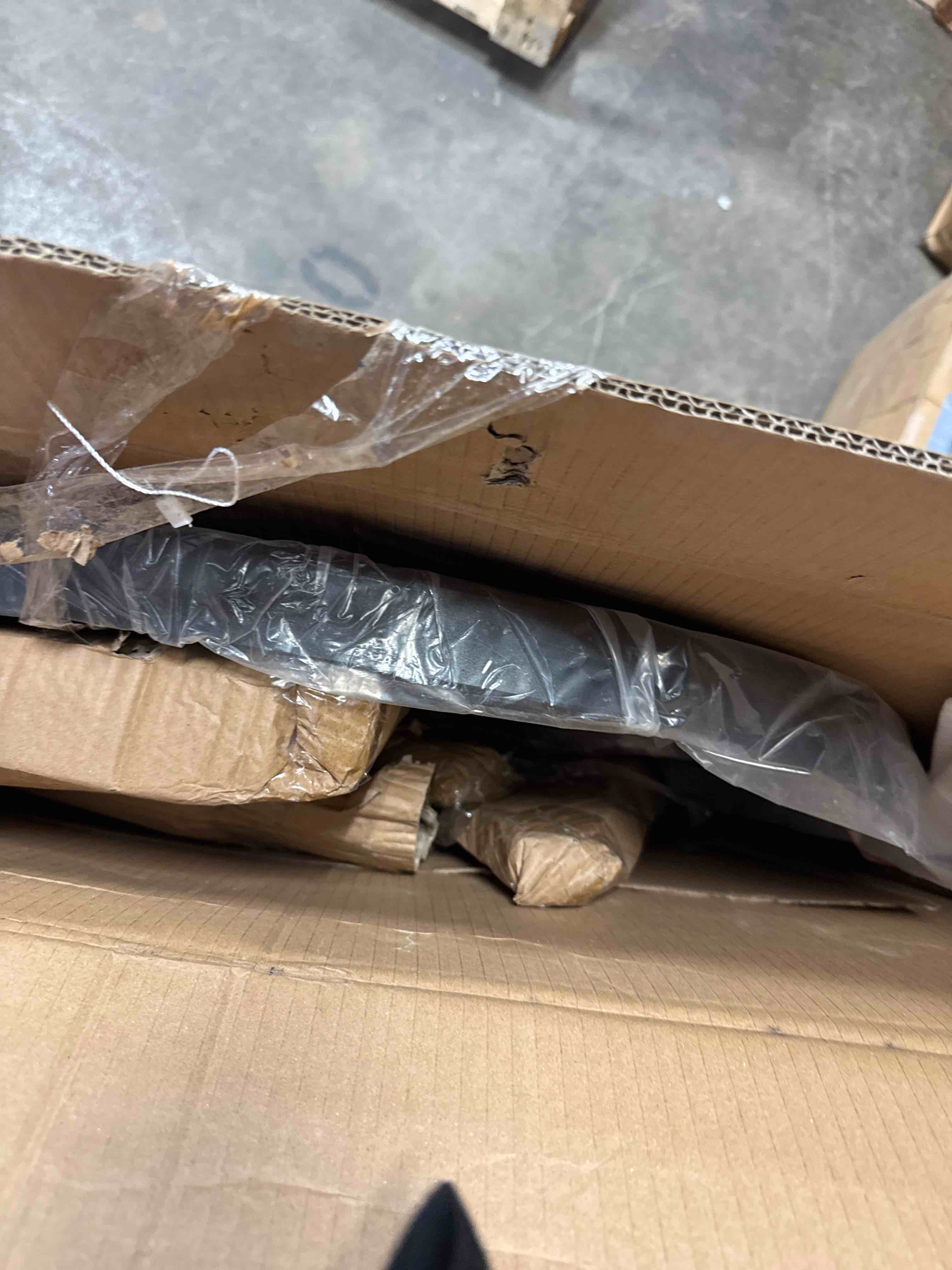 Condition photo showing Good Condition for Industrial Coffee Table 27.6" D Round Metal Coffee Accent Table for Living Room Height Adjustable End Tables Swivel Sofa Side Table Dining Table Black