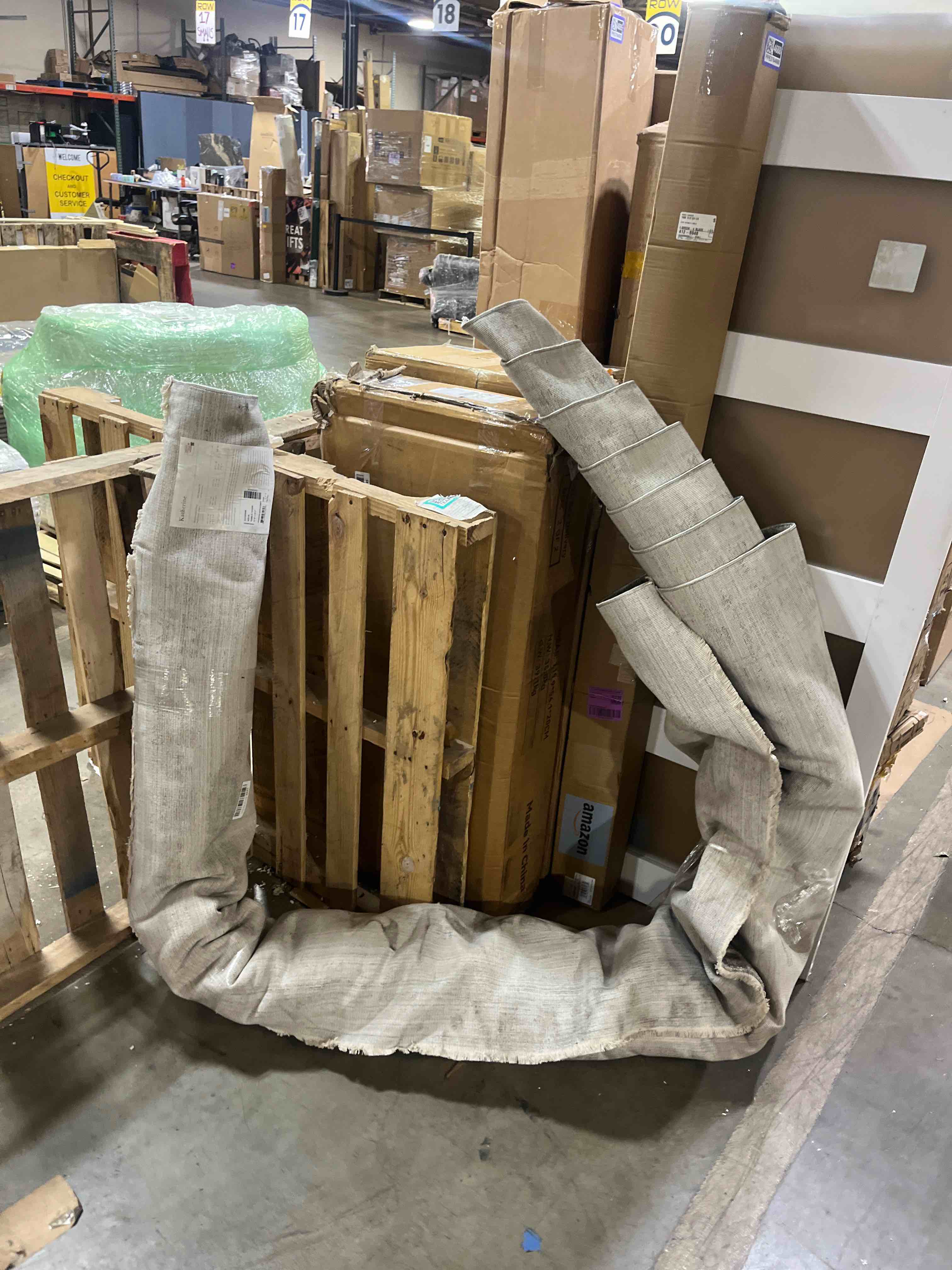 Condition photo showing Good Condition for loloi jean stoffer katherine collection kes-04 pebble/ocean 11'-6'' x 15'-7'', .25" pile height, area rug pebble / ocean 11'6" x 15'7" (rectangular)