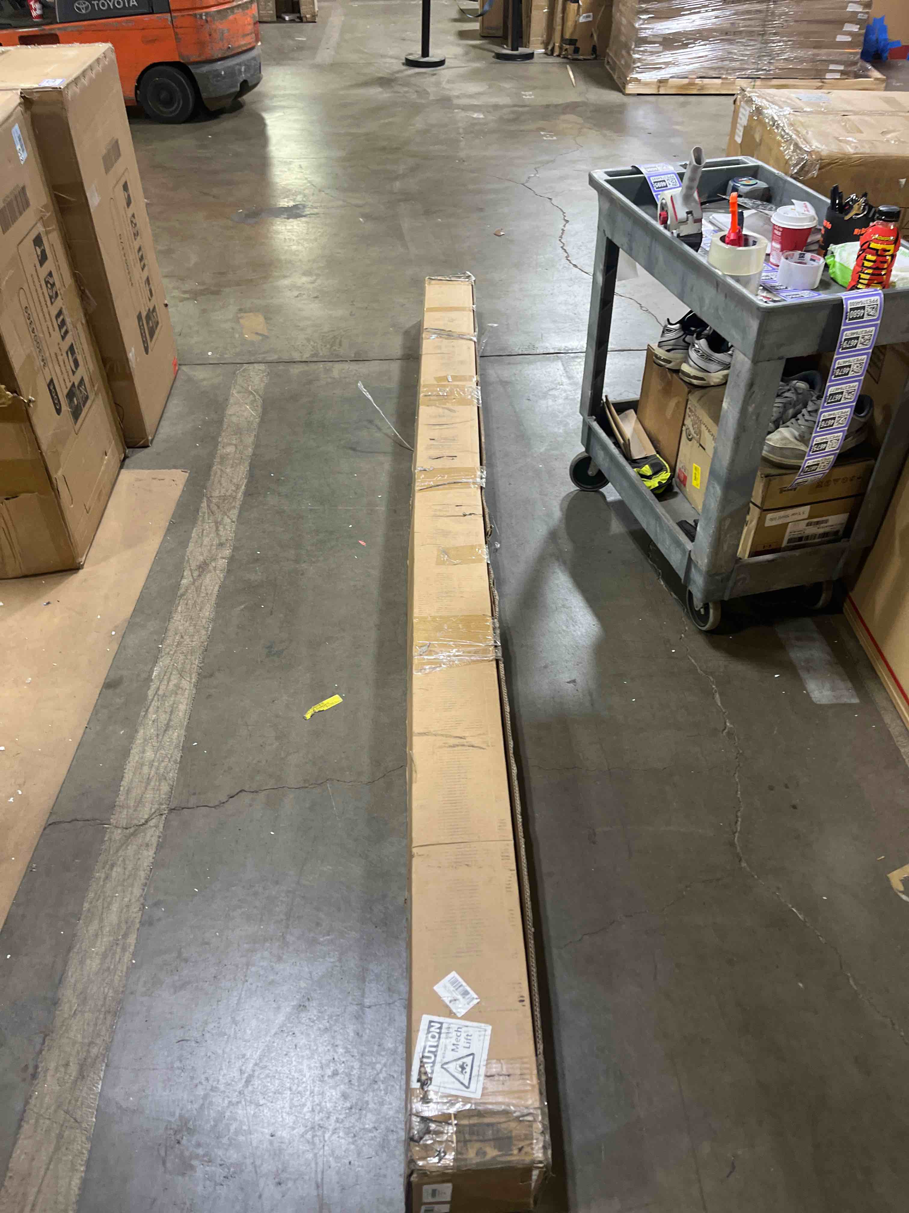 Condition photo showing Good Condition for 10x20 ft garage floor mat, 2.8mm thickened pvc flooring roll for under car, 200 sqft diamond plate black garage mats for garage, warehouse, basement, gyms, trailer?included tapes?