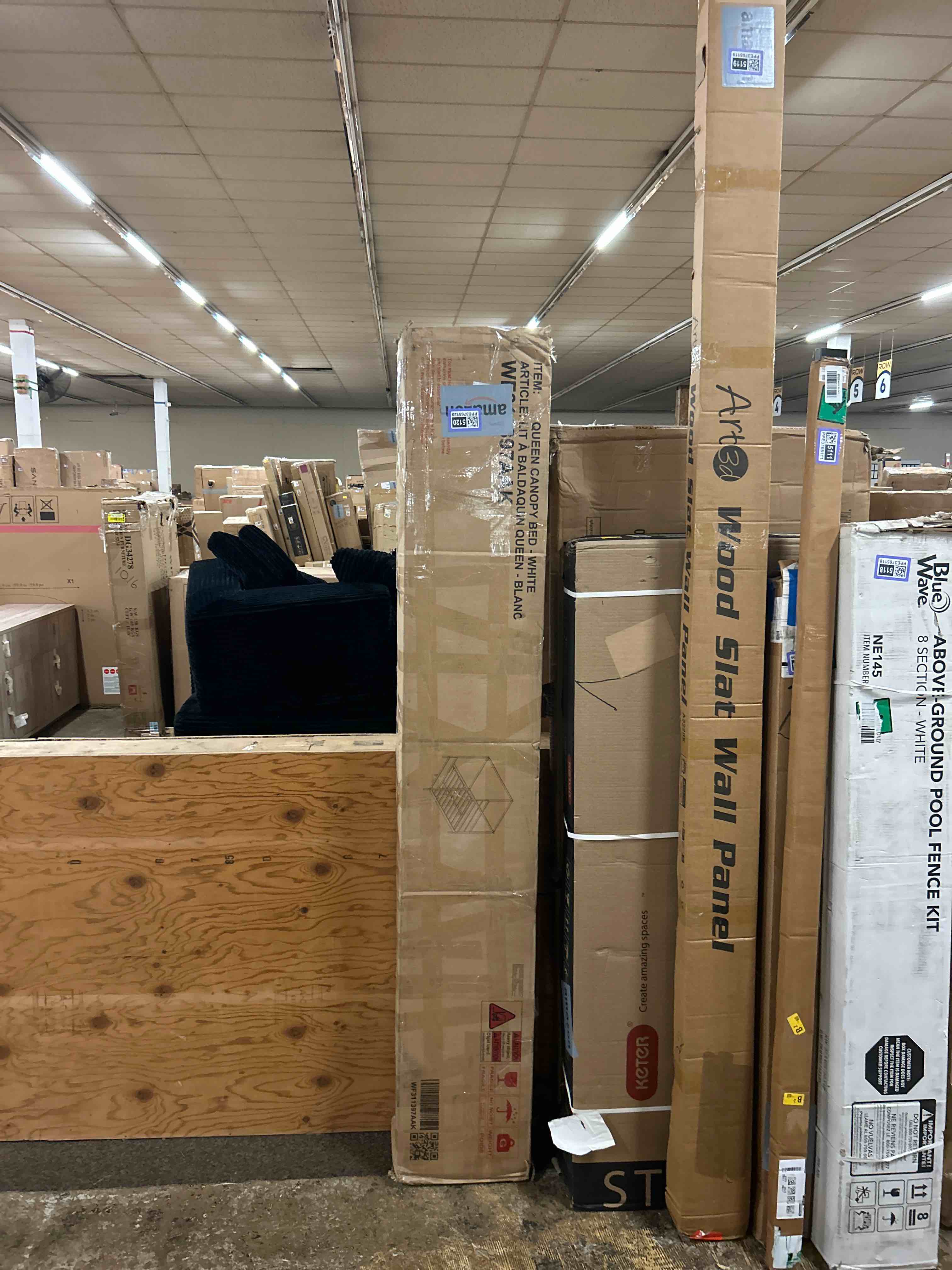 Condition photo showing New/Like New for gowe queen size canopy platform bed with headboard and footboard,slat support leg - white(old sku:wf311397aak)