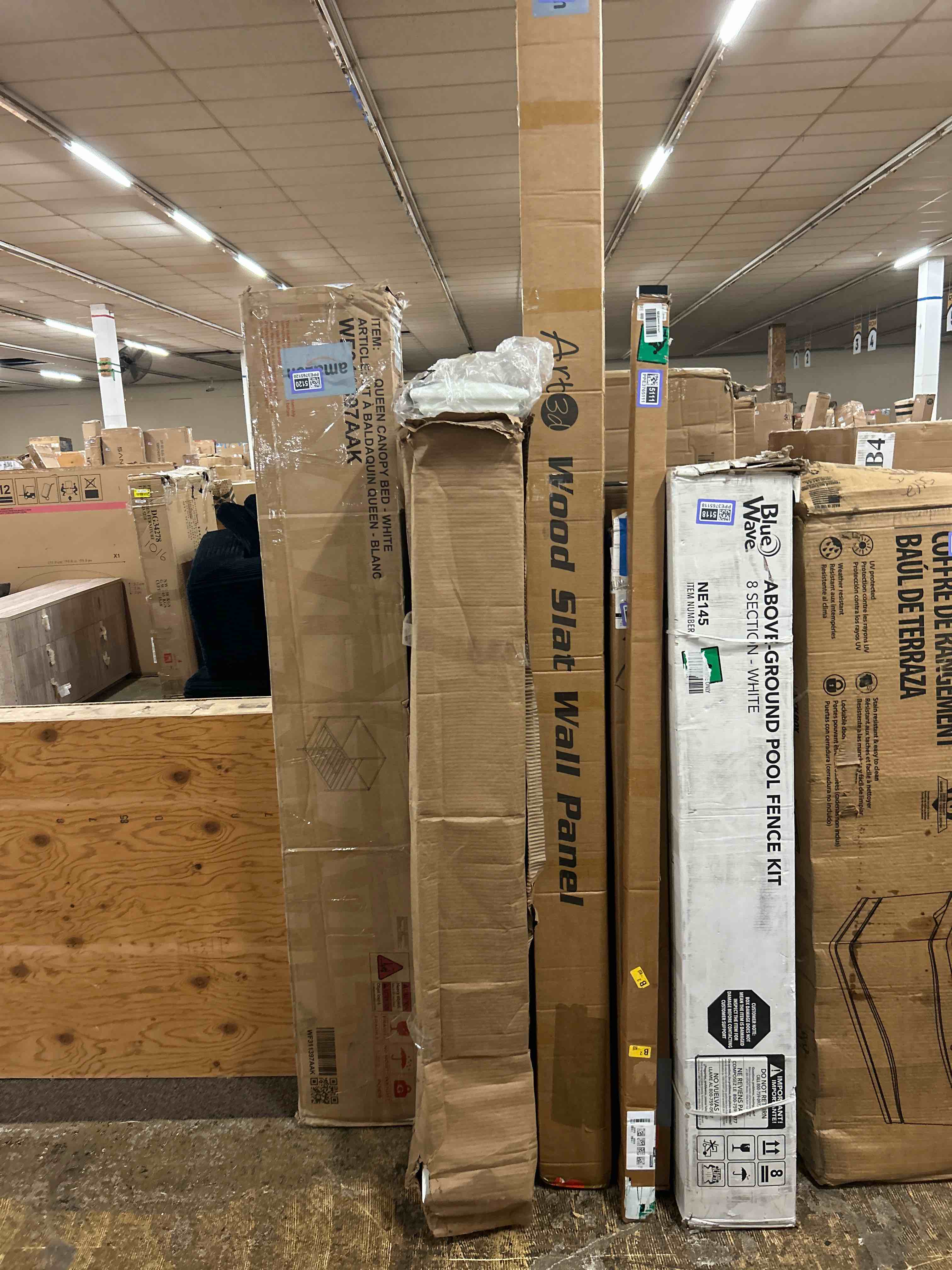 Condition photo showing New/Like New for mayne liberty lamp post - polyethylene - no mount - white (5838-w)