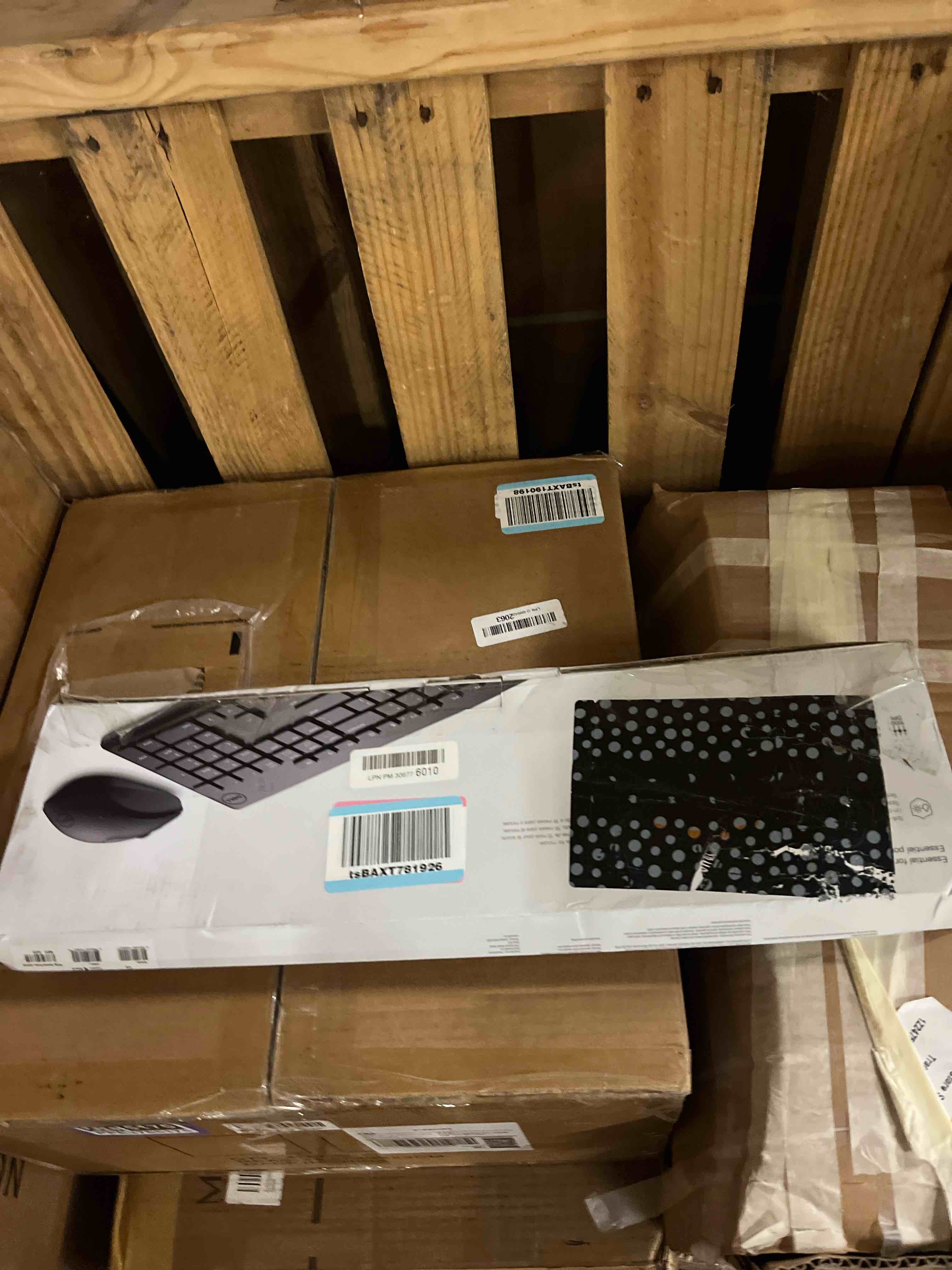 Condition photo showing New/Like New for dell km3322w wireless keyboard and mouse 2.4ghz hot keys 1000 dpi usb receiver