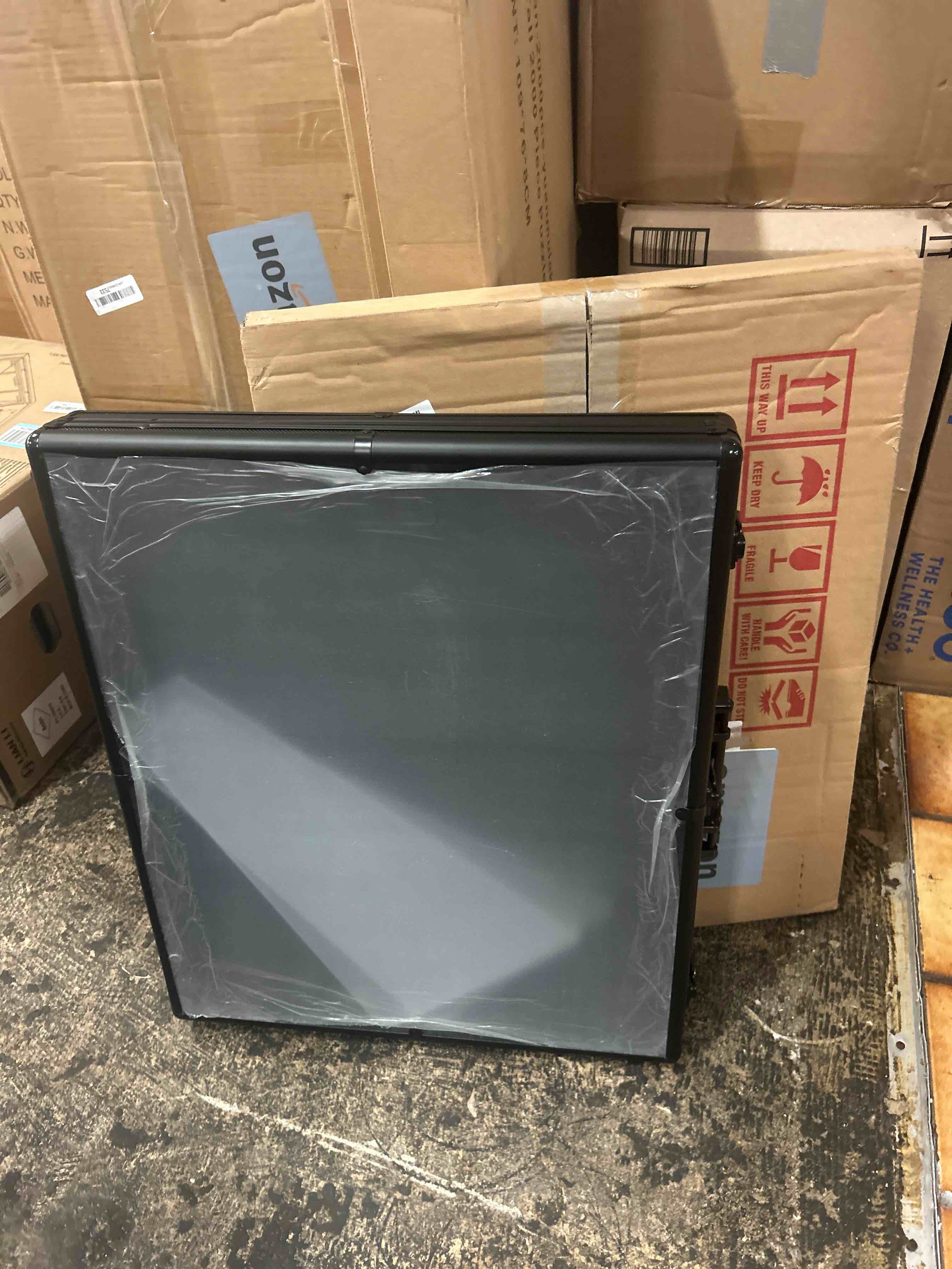 Condition photo showing New/Like New for 34"x22" card show display case,portable aluminum trading card display case,clear acrylic card box with locks suitable for sports card/tcg/jewelry collection (black)