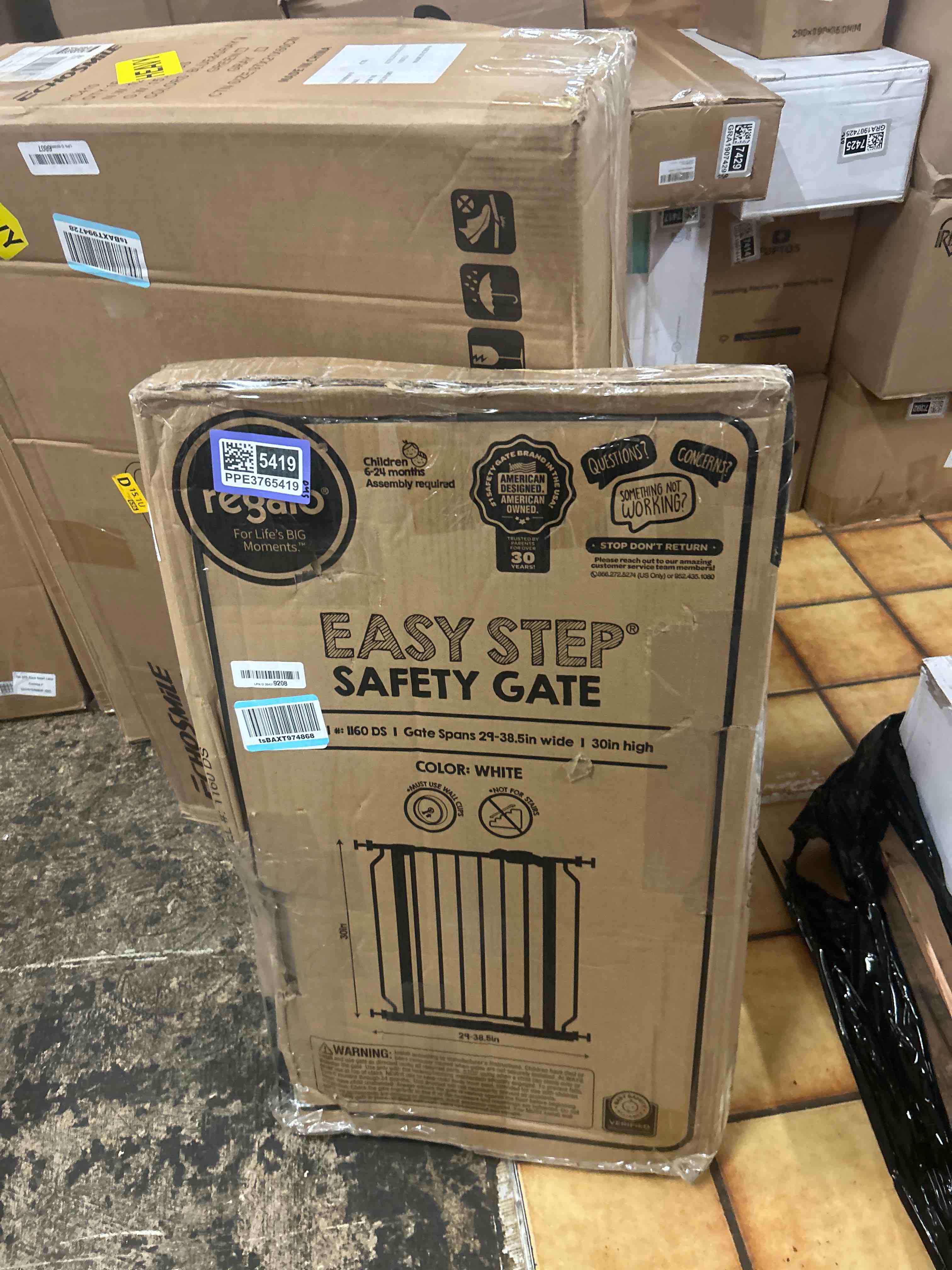 Condition photo showing New/Like New for regalo easy step 38.5-inch extra wide walk thru baby gate, white original version