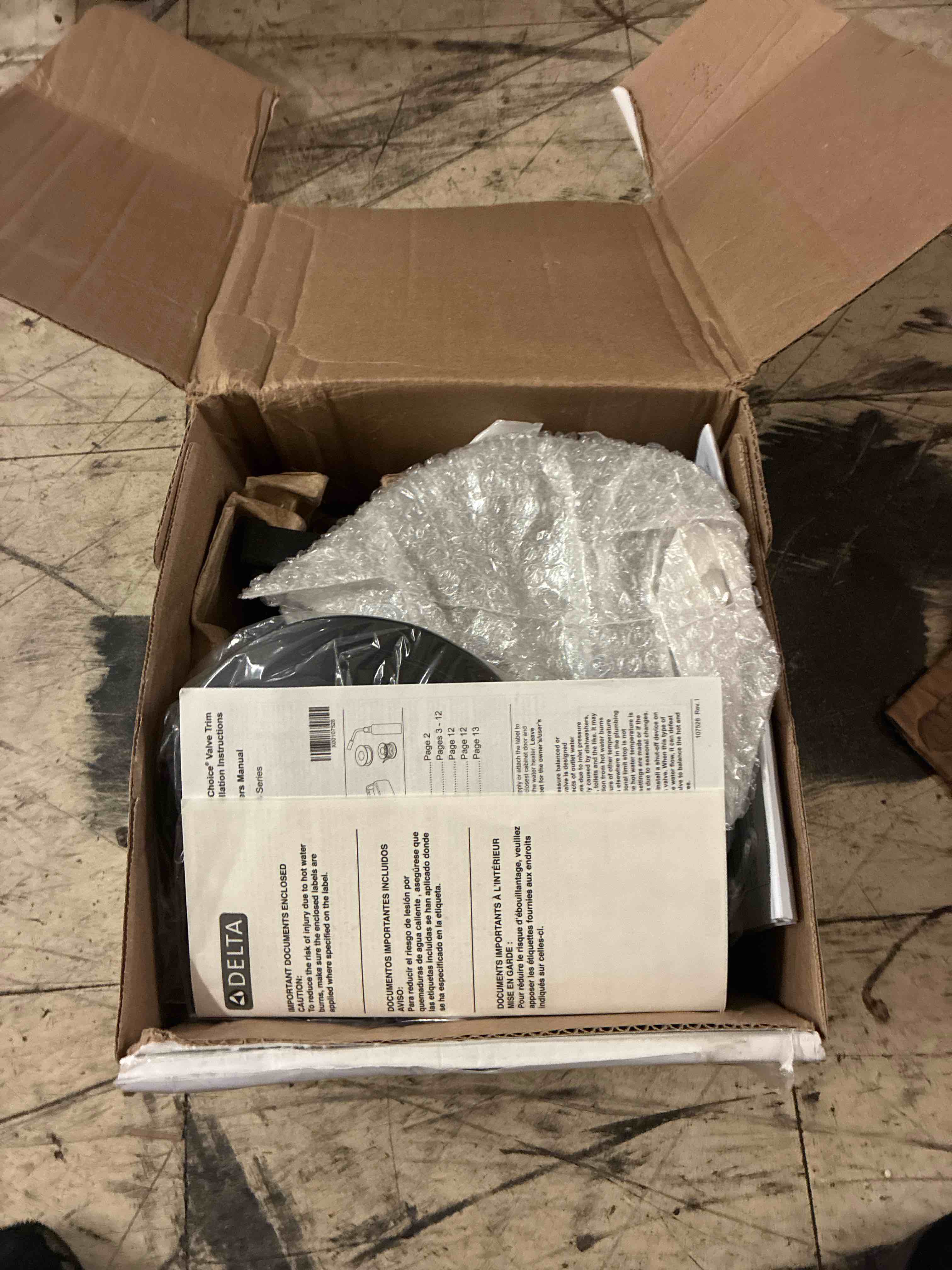 Condition photo showing New/Like New for delta arvo 14 series matte black bathtub shower faucet set with in2ition 2-in-1 dual shower head with handheld spray combo