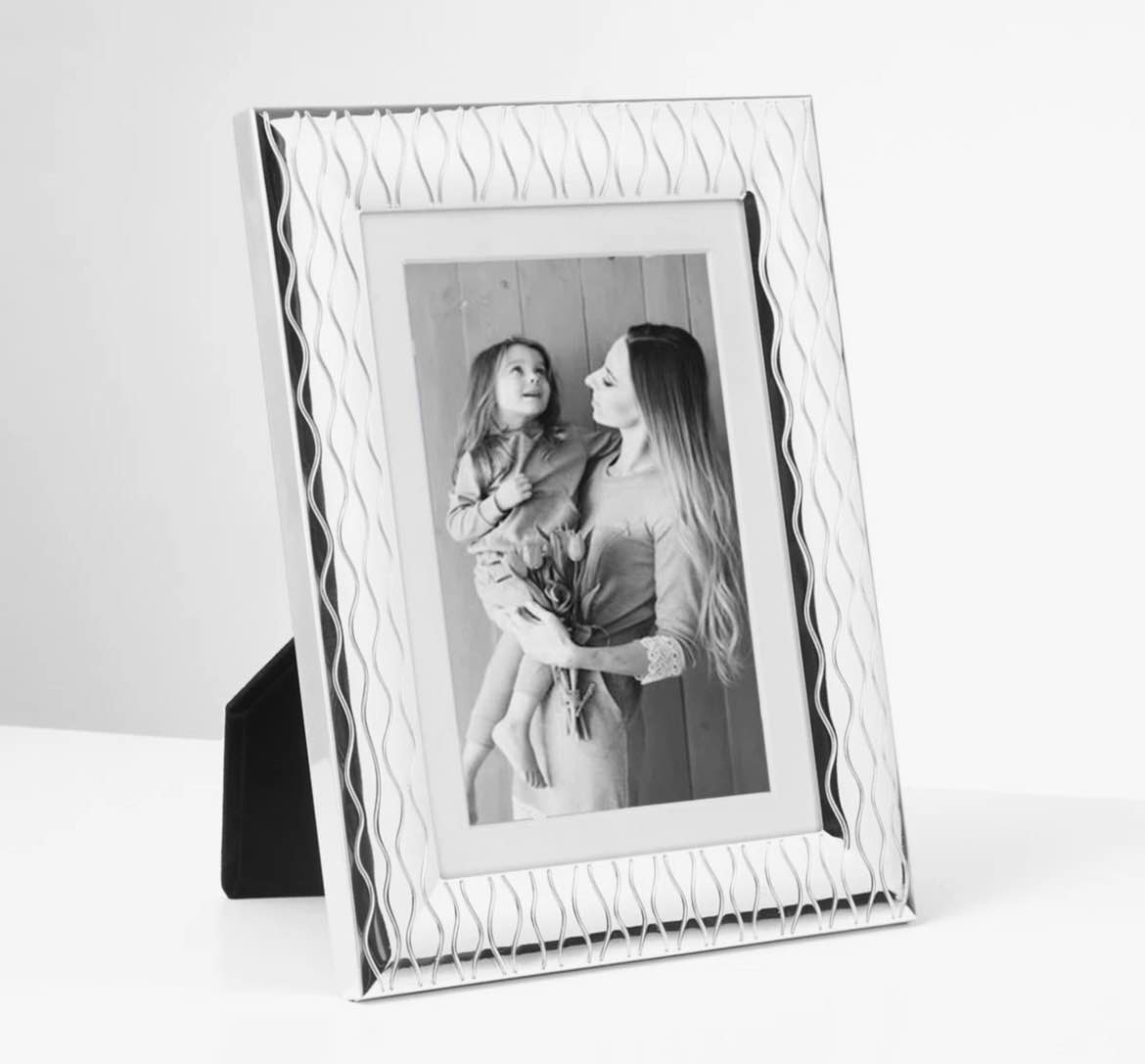 Condition photo showing New/Like New for esilda 5x7 picture frame