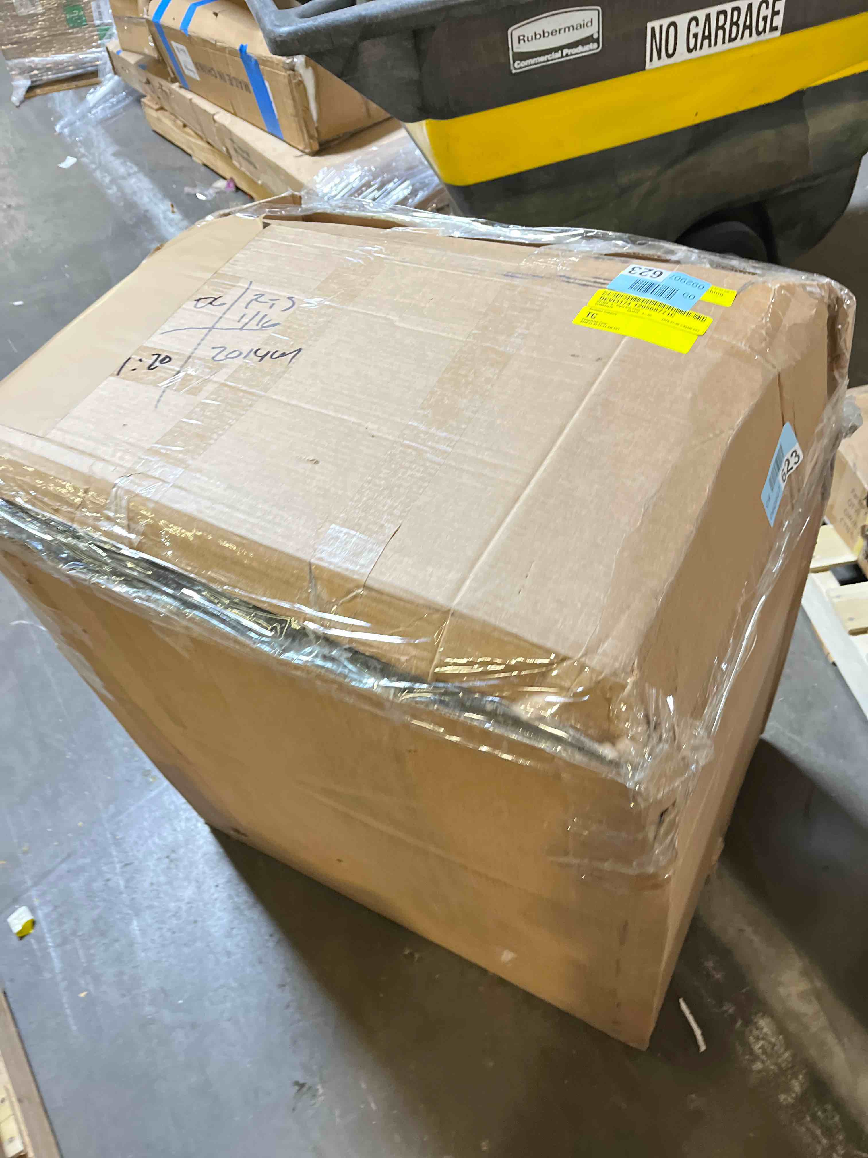 Condition photo showing Good Condition for right arm chair (used) 