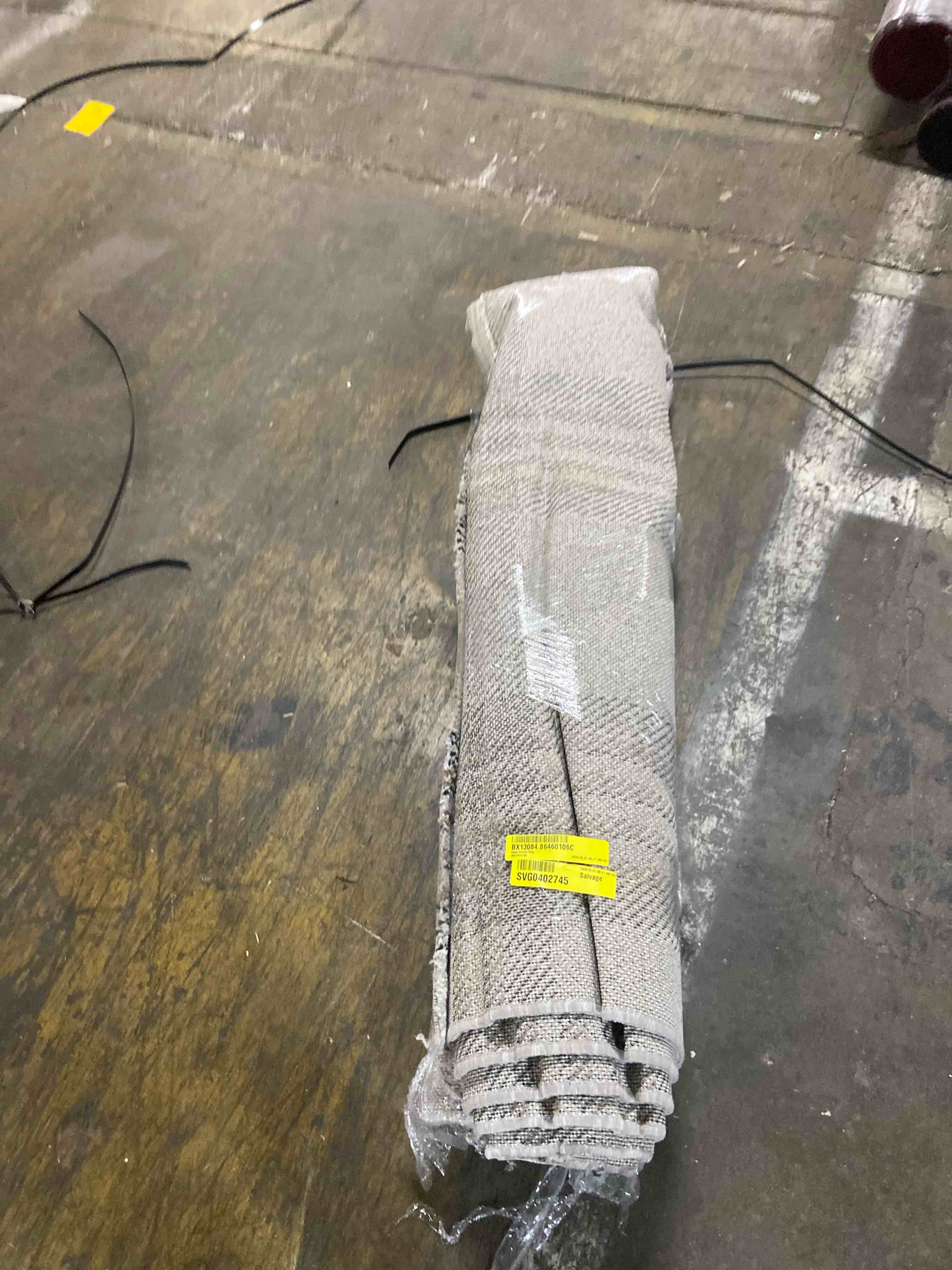 Condition photo showing Good Condition for Kage Performance Plaid Indoor Rug