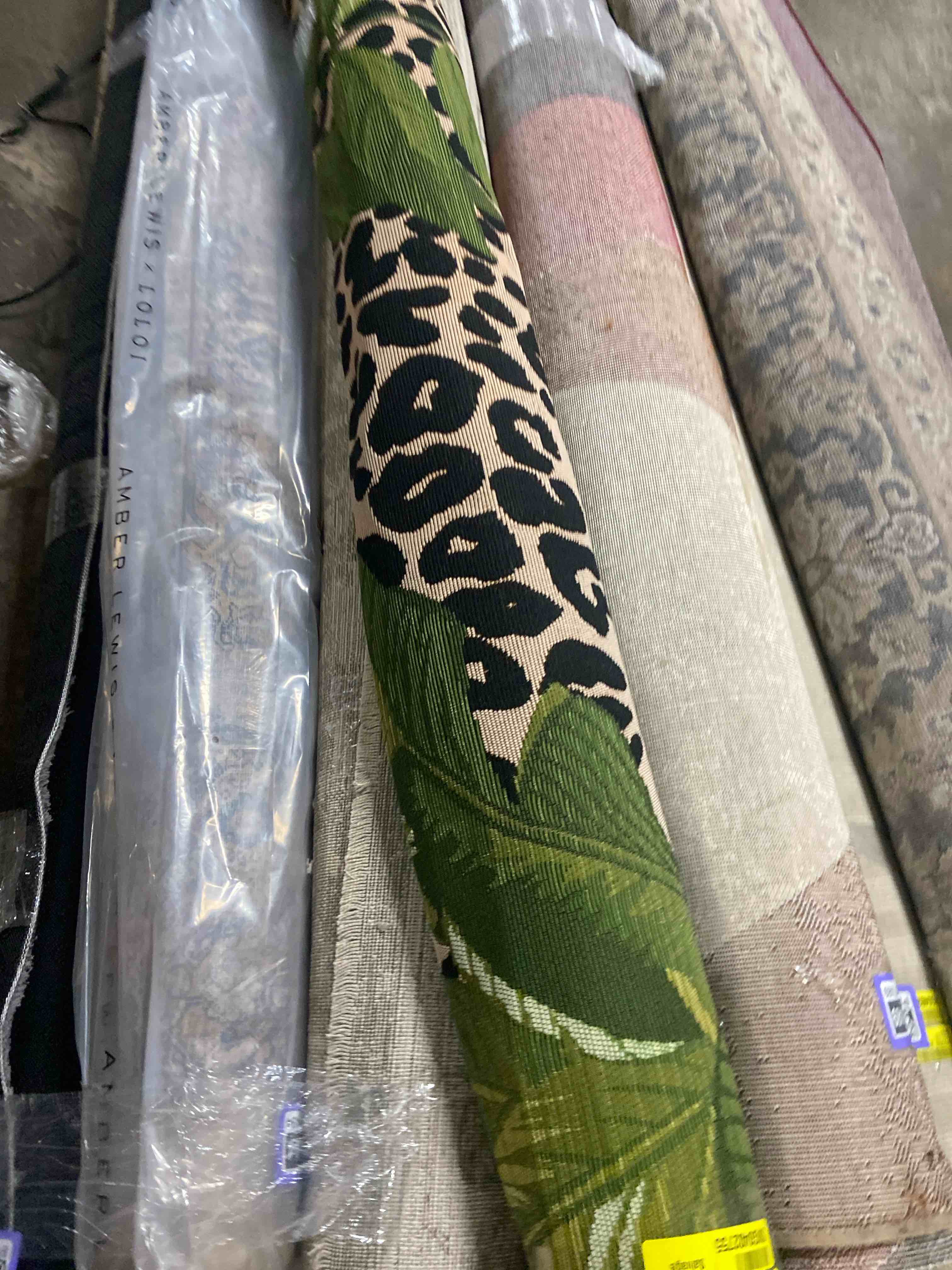 Condition photo showing New/Like New for Kenilworth Floral Indoor / Outdoor Rug 