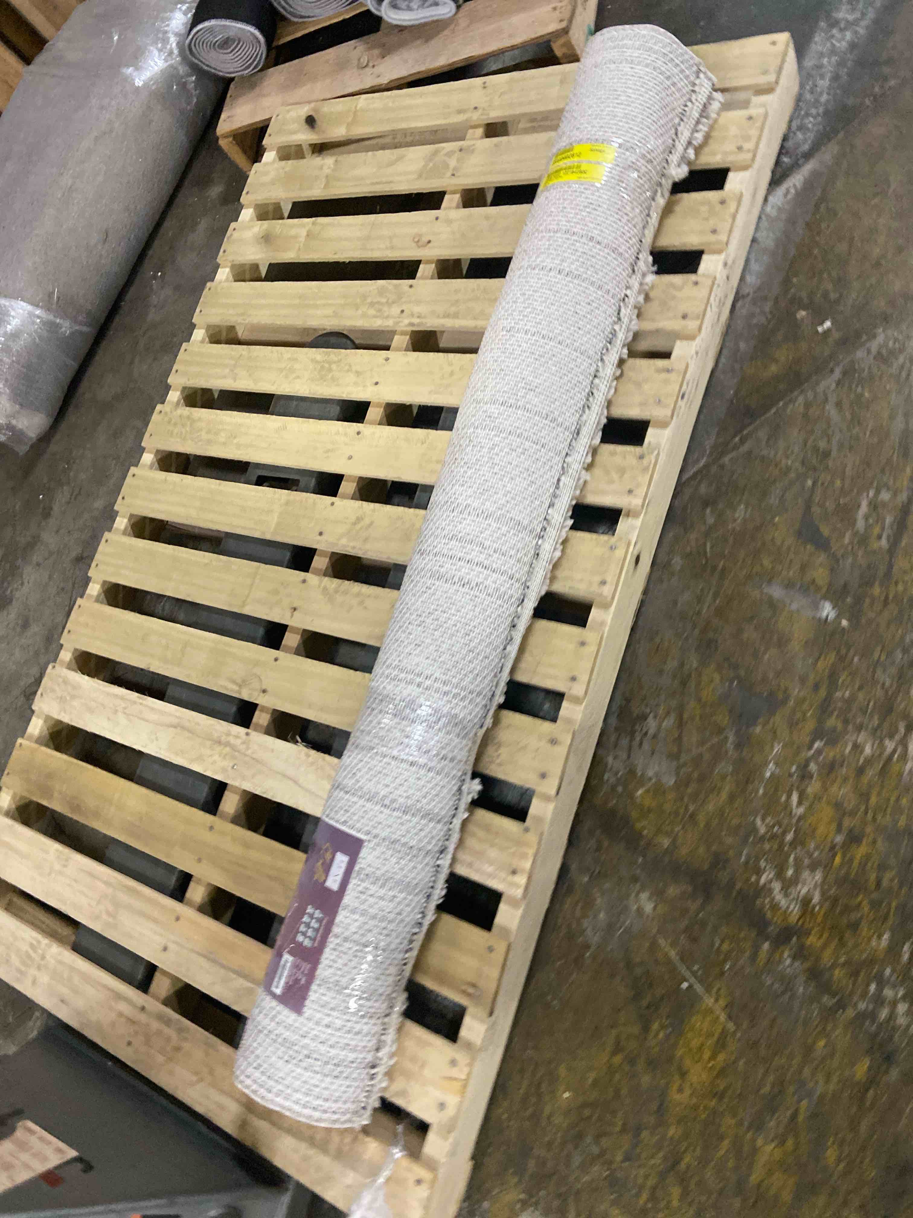 Condition photo showing New/Like New for Luxe Weavers Machine Woven Beige 5x7 Area Rug Fringed  Textured Carpet