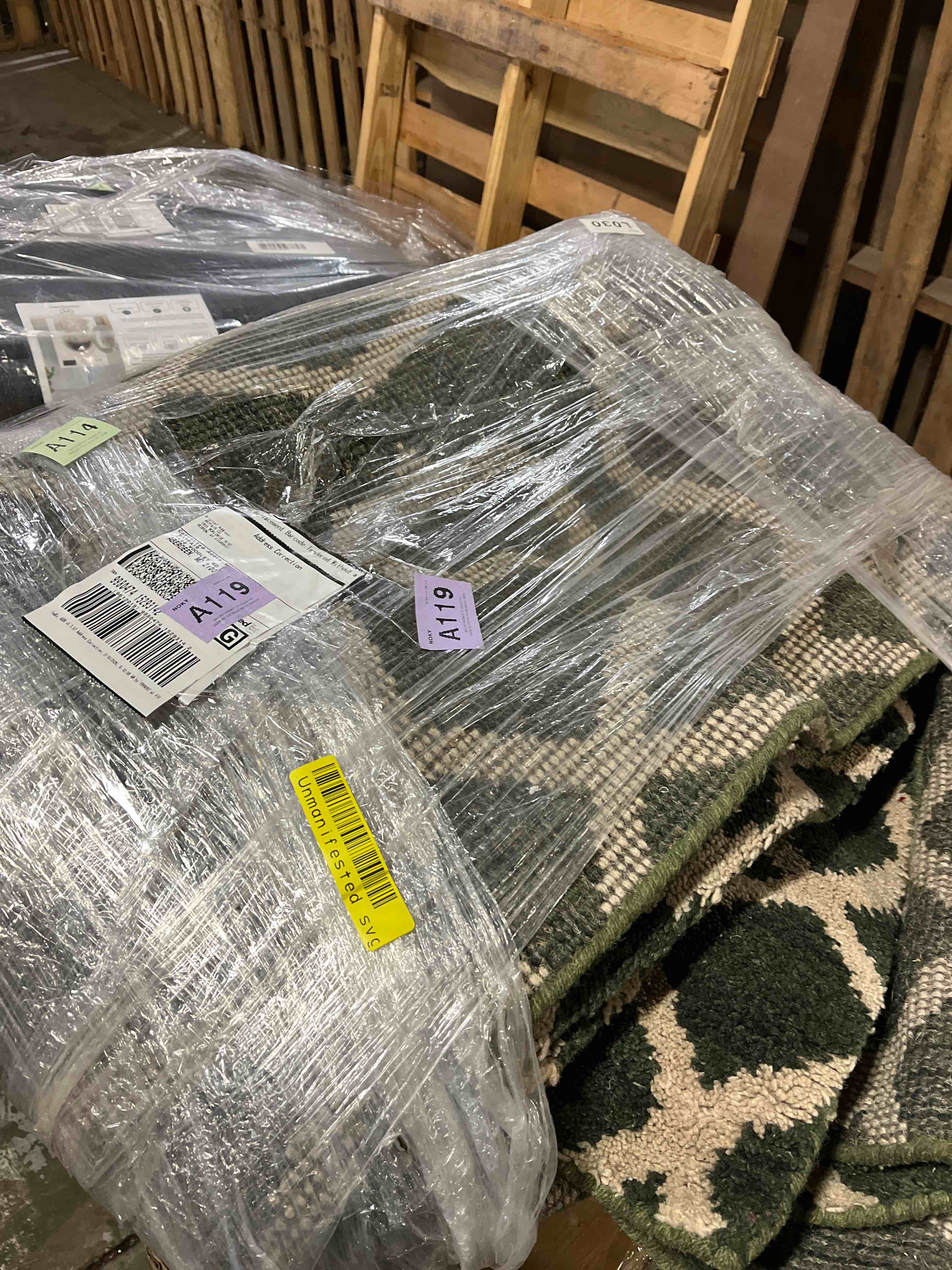 Condition photo showing New/Like New for Unique Loom Outdoor Trellis Textured Collection Area Rug - Osage (9' x 12' 2" Rectangle, Green)