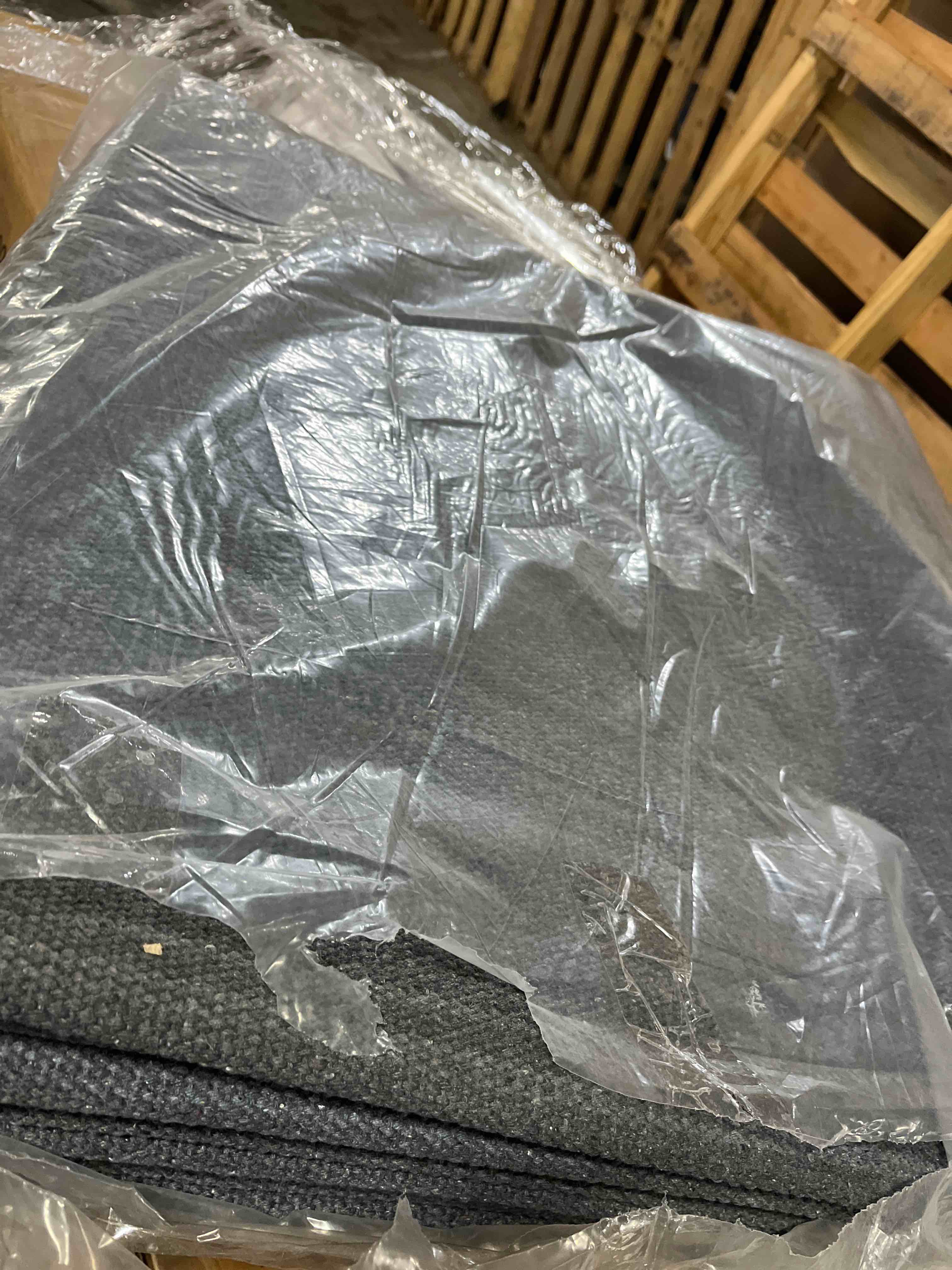 Condition photo showing New/Like New for Superior Indoor/Outdoor Area Rug, Reversible Braided Floor Decor for Living Room, Kitchen, Patio, Front Porch, Modern Boho Farmhouse Rugs, Hardwood, Bedroom Accessories, 3' x 5', Fog Green