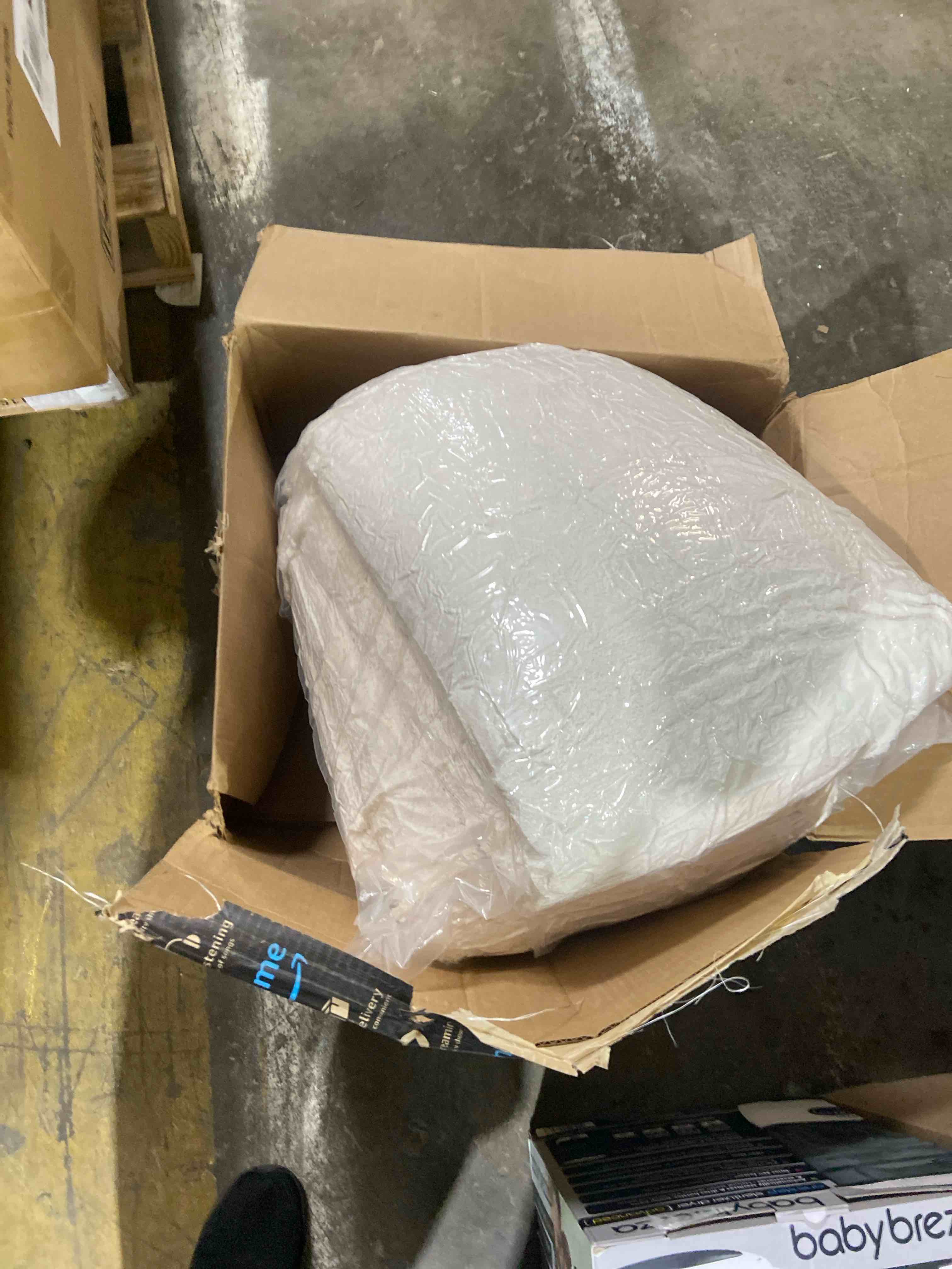 Condition photo showing New/Like New for Przemy Ivory Area Rug for Living Room, 5x8 Feet Fluffy Shaggy Rugs for Bedroom, Super Soft Fuzzy Carpet Rug for Kids Boys Girls Room Dorm Nursery Indoor Home Decor