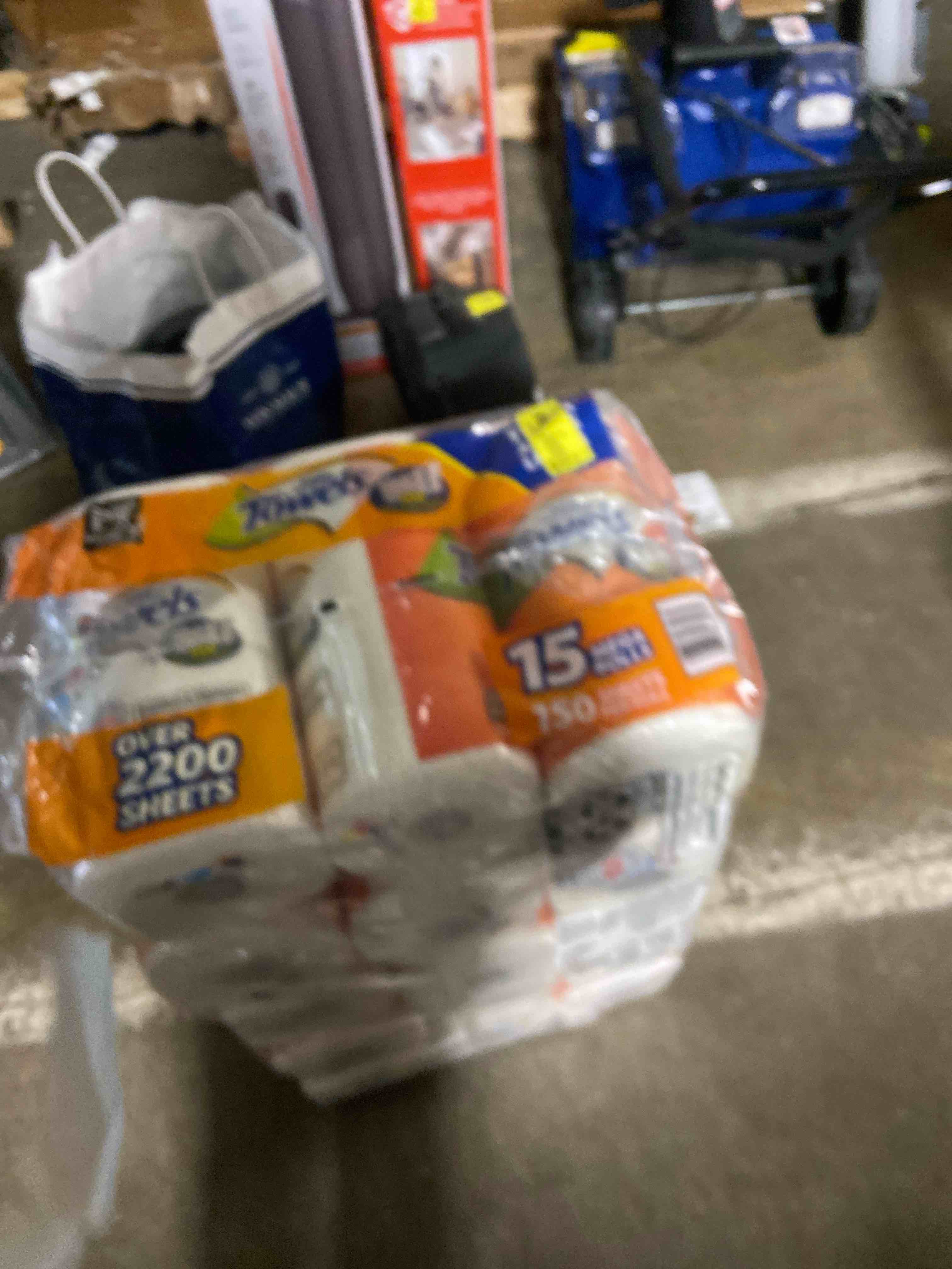 Condition photo showing New/Like New for Member's Mark Super Premium Paper Towels, Select & Tear, White, 15 Mega Rolls