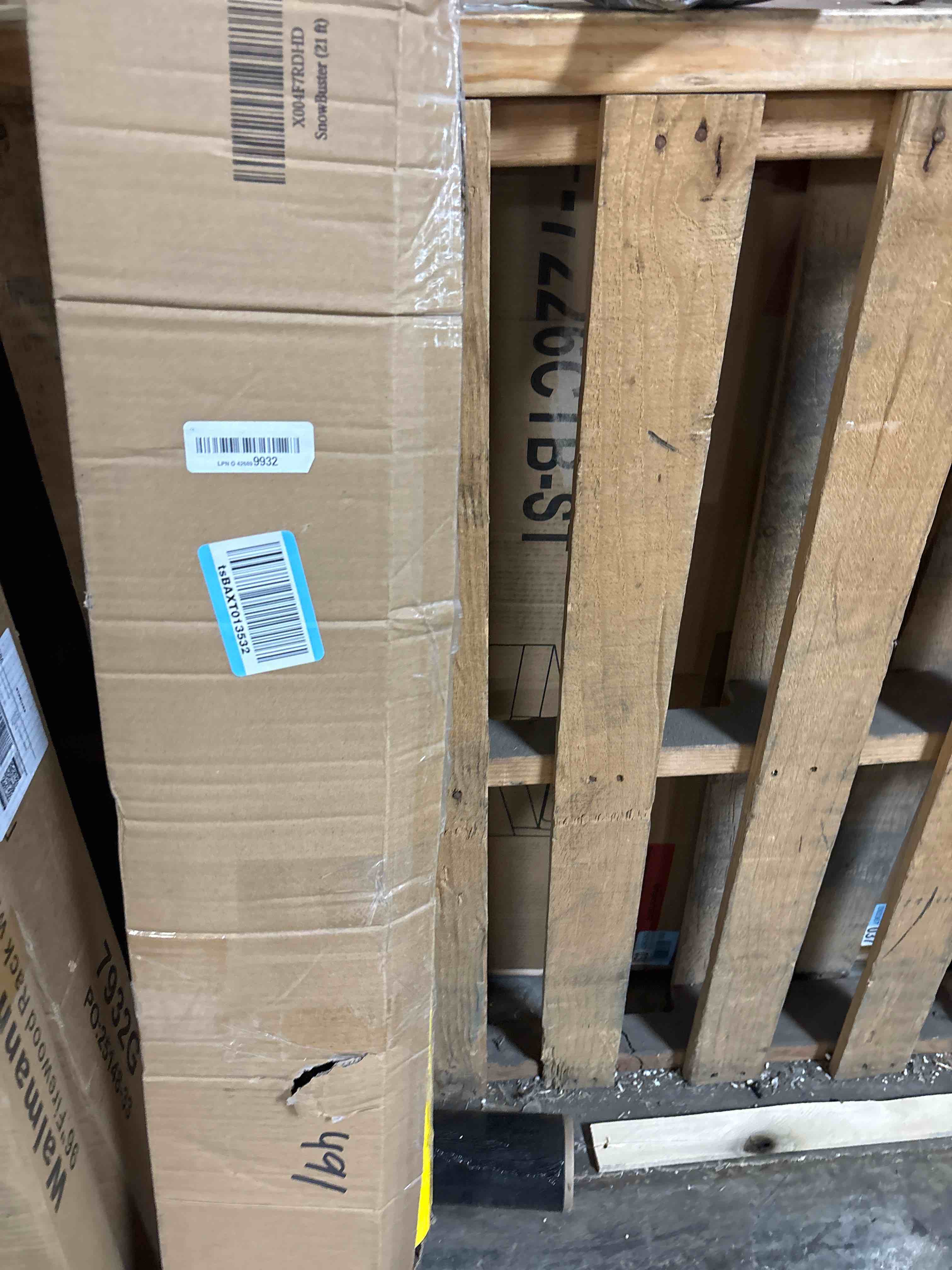 Condition photo showing New/Like New for Snow Joe 2-in-1 Telescoping Snow Broom and Ice Scraper with 18-Inch Non-Scratch Foam Head - Car Cleaning Tool with Long Extendable Handle for Windshield, Roof, Truck, and SUV, SJBLZD-PRX