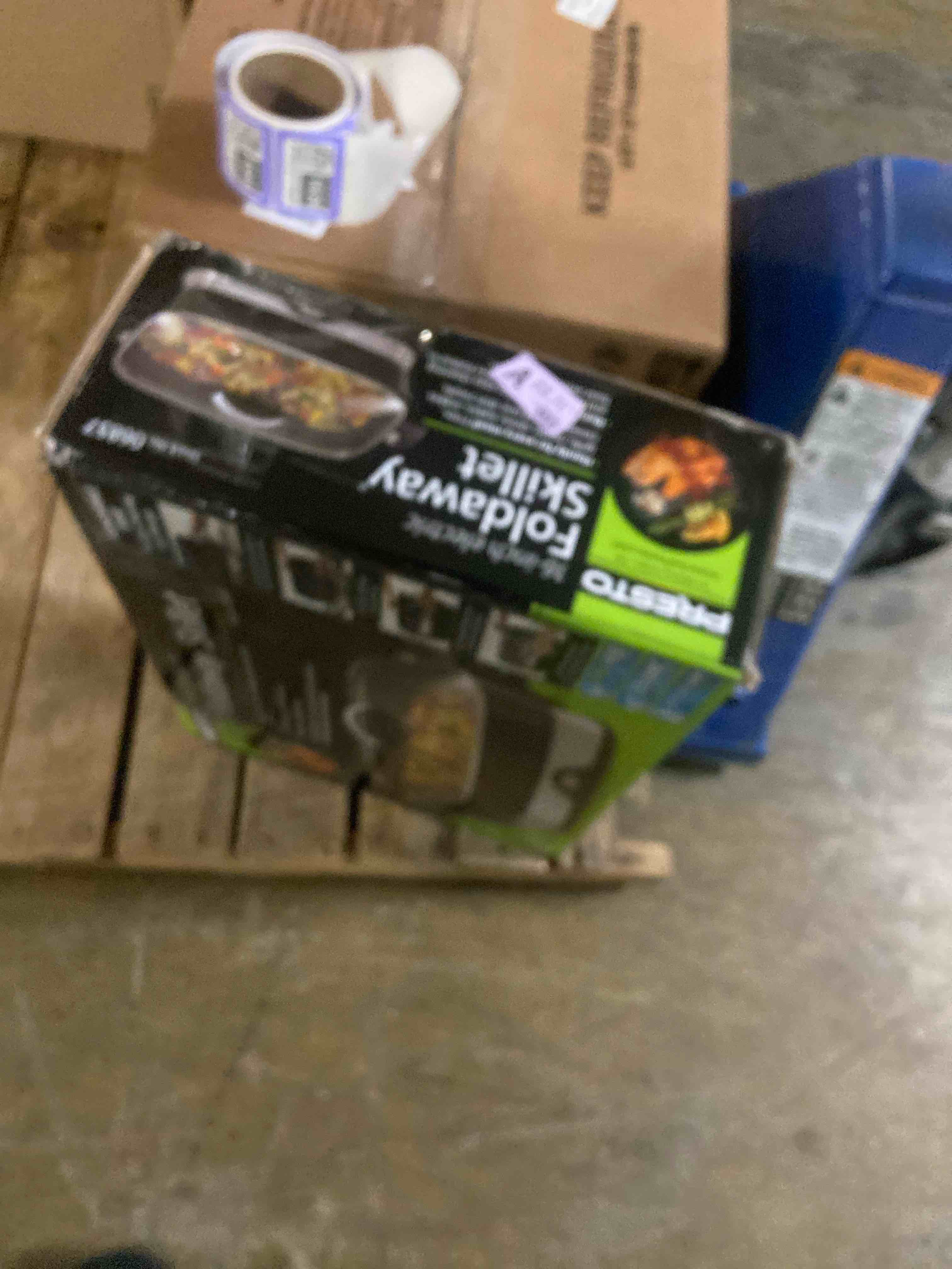 Condition photo showing New/Like New for Presto 16 Electric Foldaway Skillet