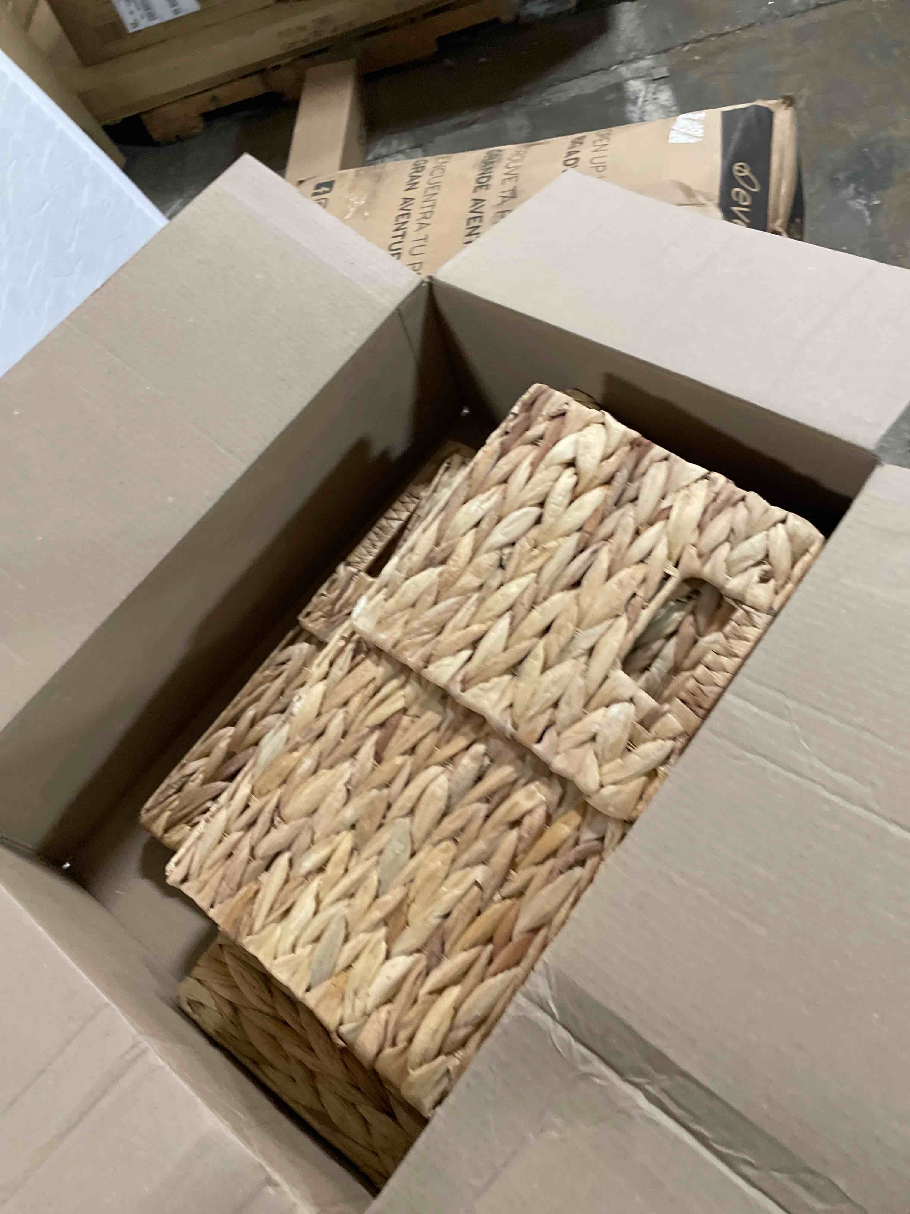 Condition photo showing New/Like New for 4 Pack 9in Wicker Storage Cubes, Water Hyacinth Baskets, Foldable Wicker Baskets, Storage Basket with Built-in Handles, Handwoven Natural Basket for Shelves, Outdoor Natural(Water Hyacinth)Medium