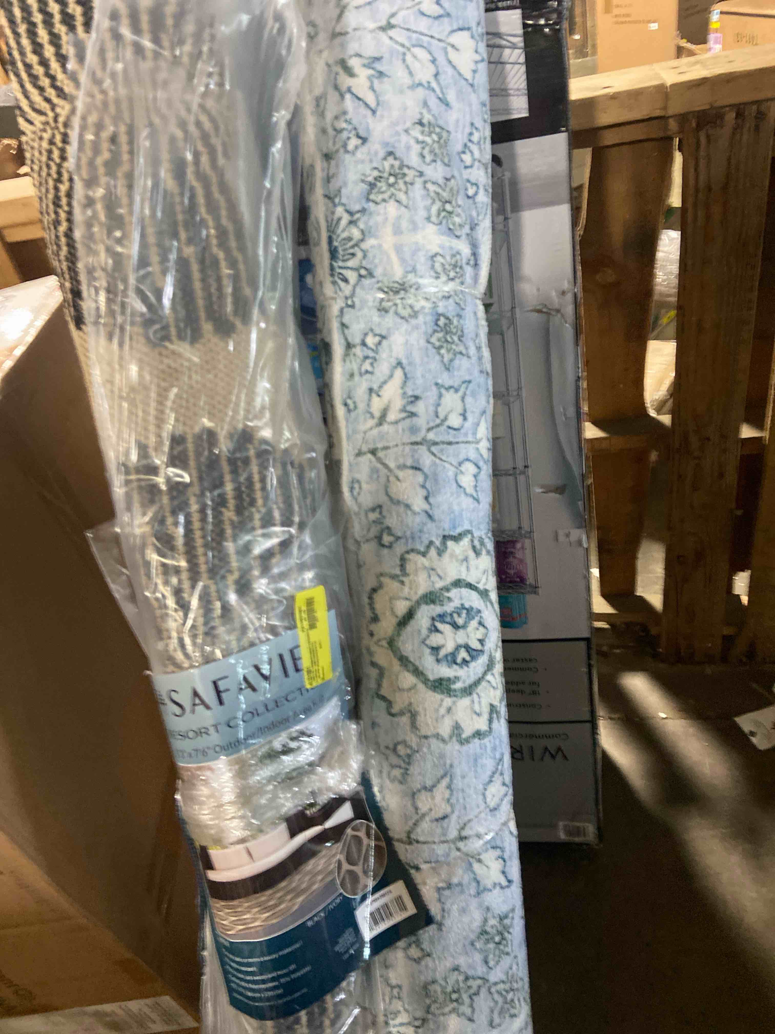 Condition photo showing New/Like New for Member's Mark Everwash Washable 9' x 12' Area Rug