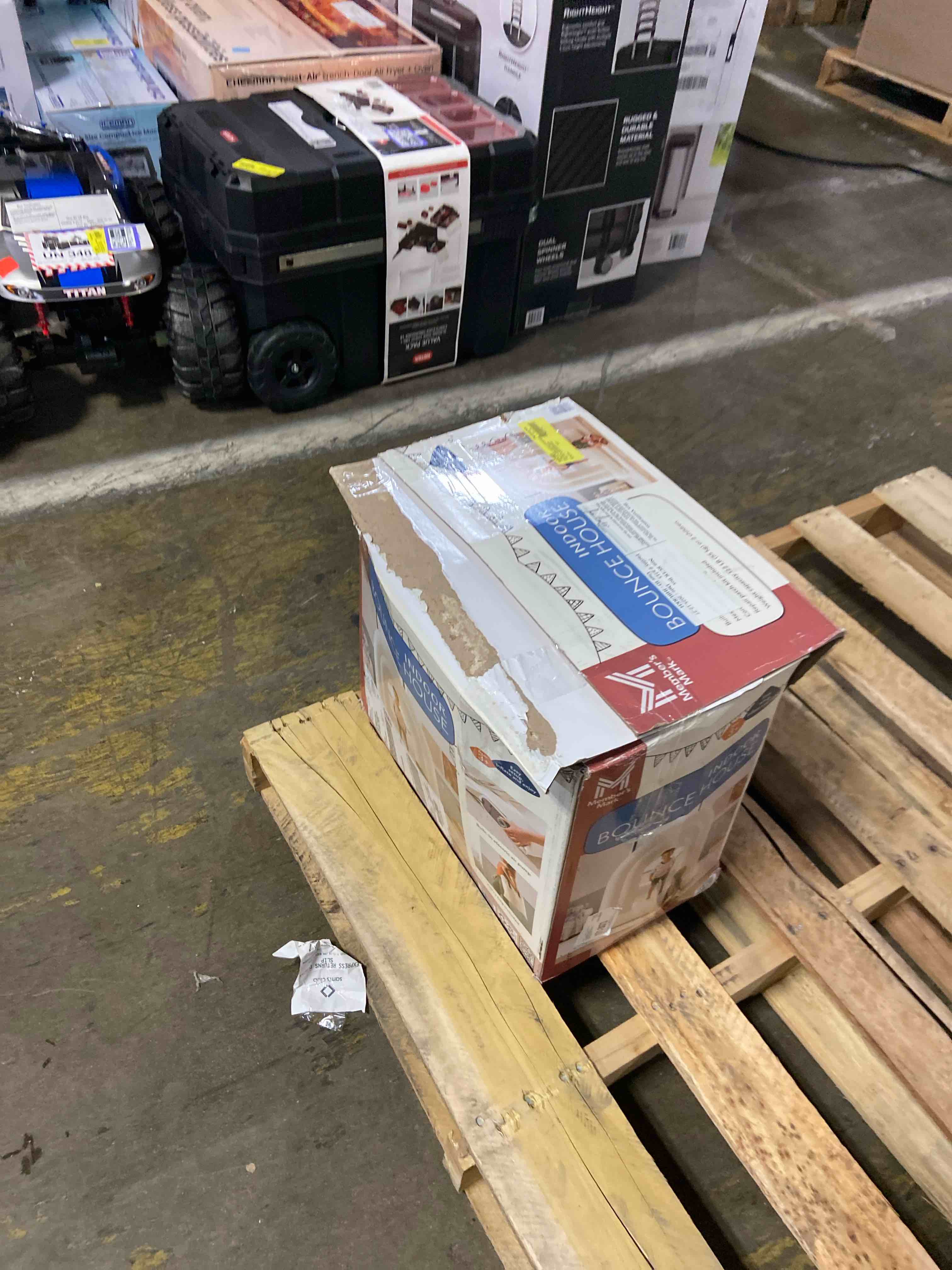 Condition photo showing Good Condition for Member's Mark Cream Indoor Double Arch Bounce House