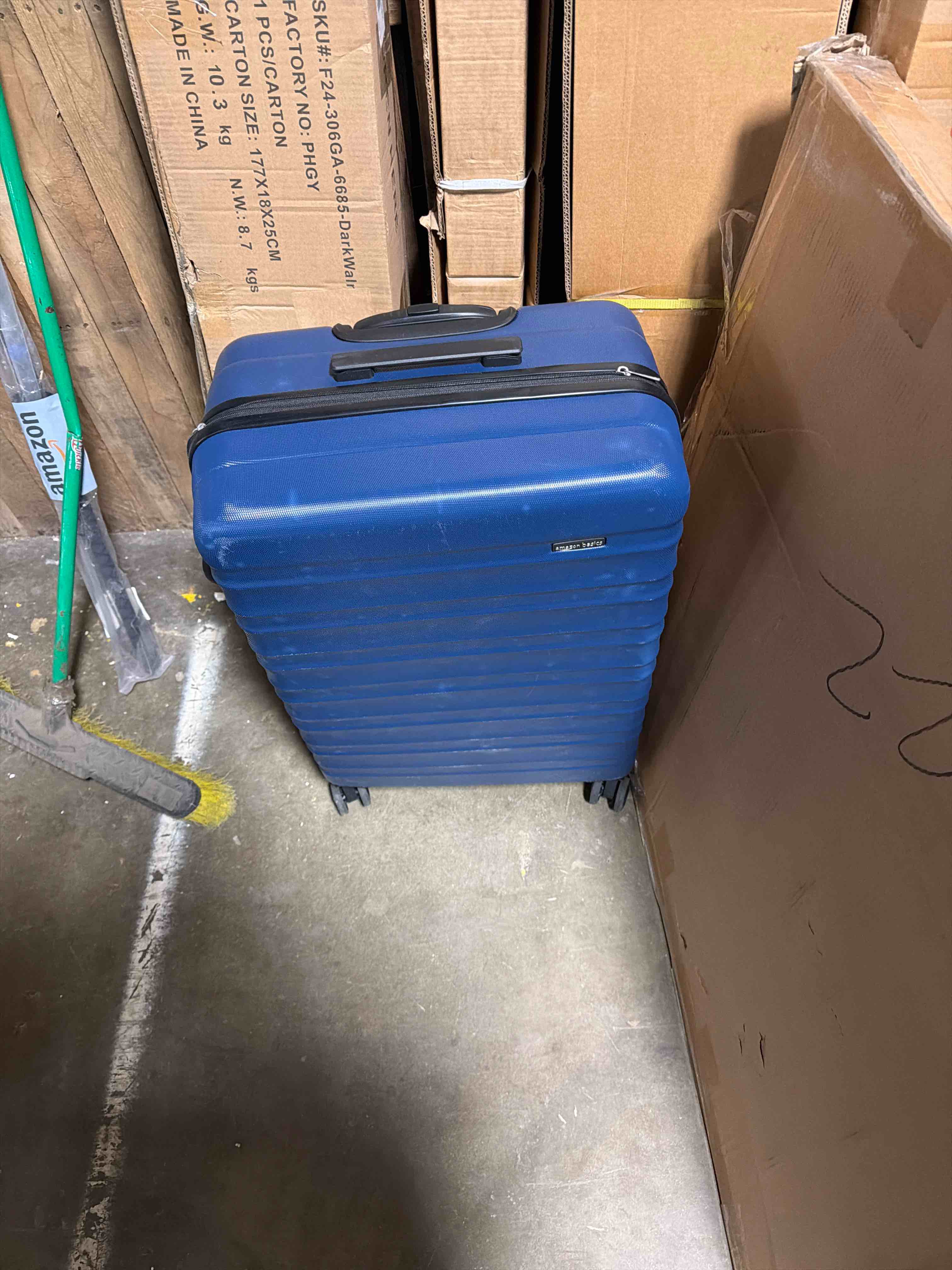 Condition photo showing New/Like New for U.S. Traveler Boren Expandable Hardside Rugged Travel Luggage with 8 Spinner Wheels, Navy, Checked-Large 30-Inch Checked-Large 30-Inch, No USB Port Navy