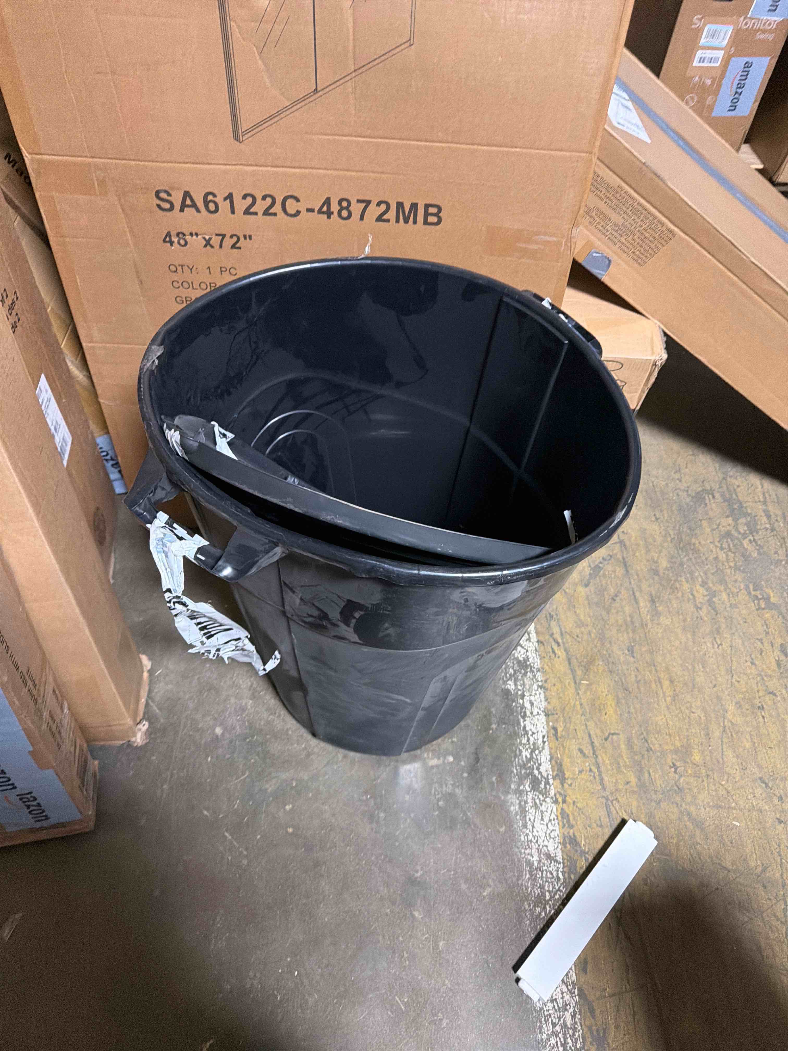 Condition photo showing Good Condition for DayGo 32 Gallon Heavy Duty Plastic Garbage Can, Included Lid, Indoor/Outdoor, Black