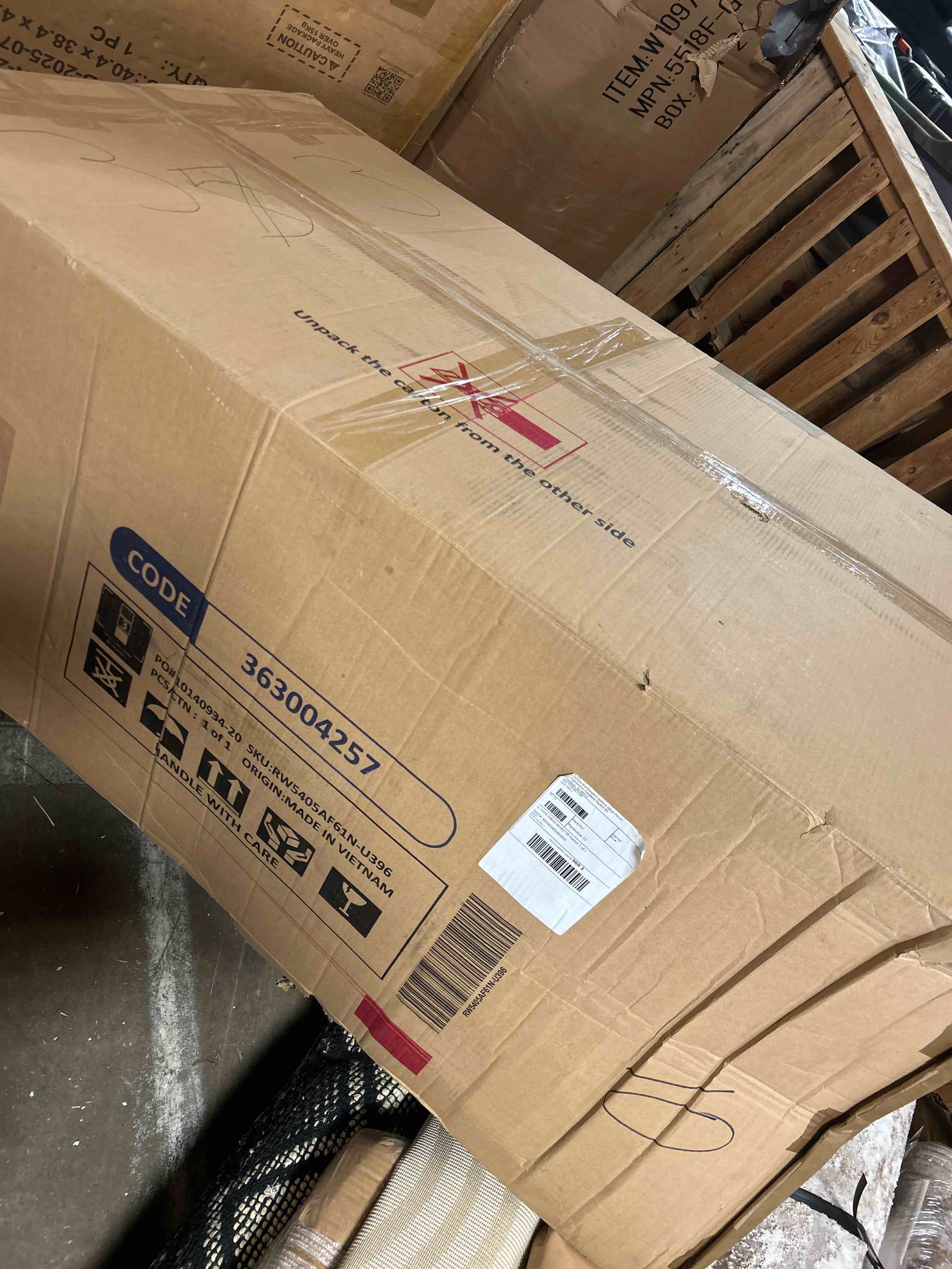 Condition photo showing Good Condition for Tango dual reclining sofa(Incomplete missing 1 box)