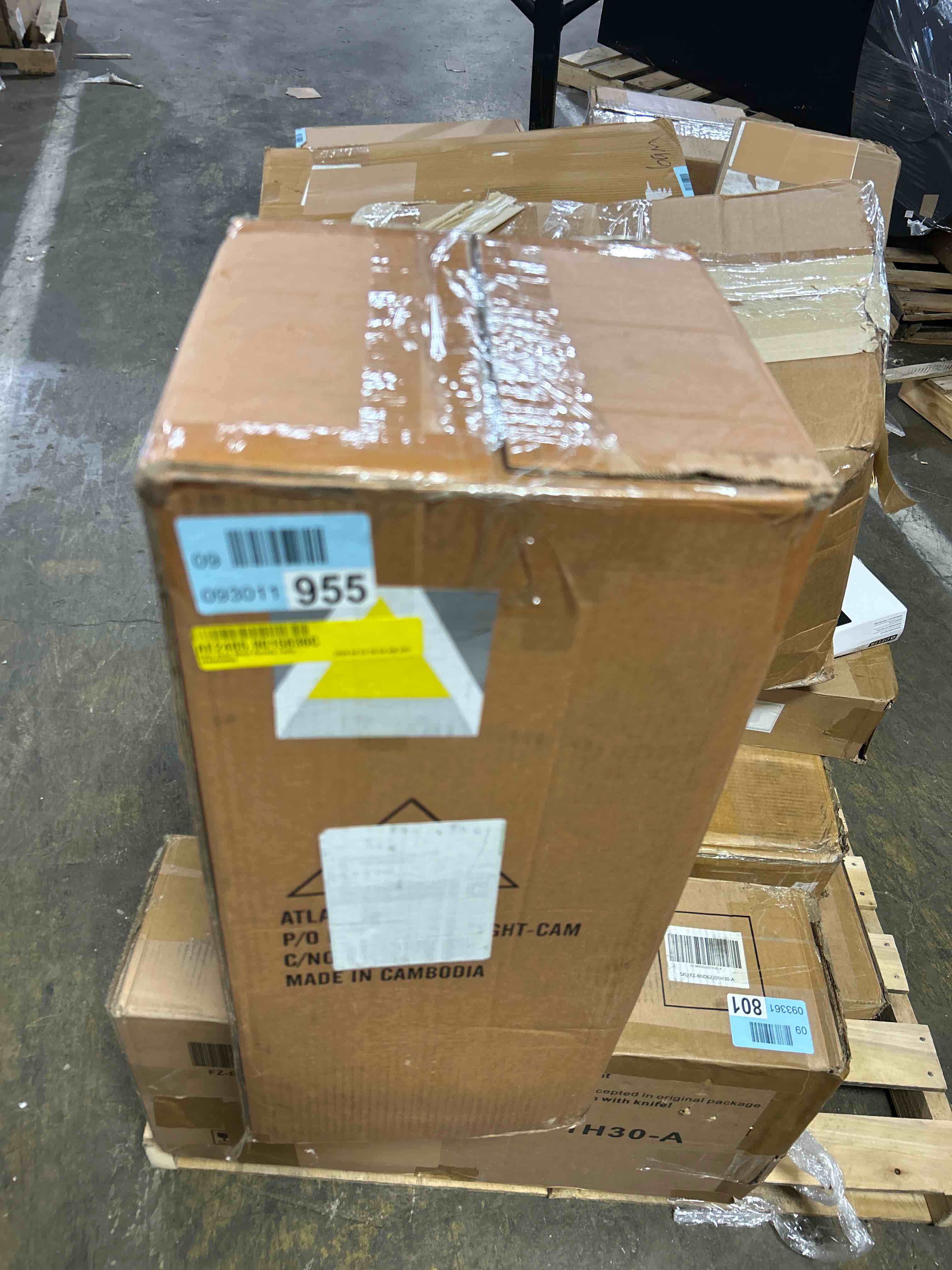 Condition photo showing New/Like New for Stela Solid Wood Novelty Lamp