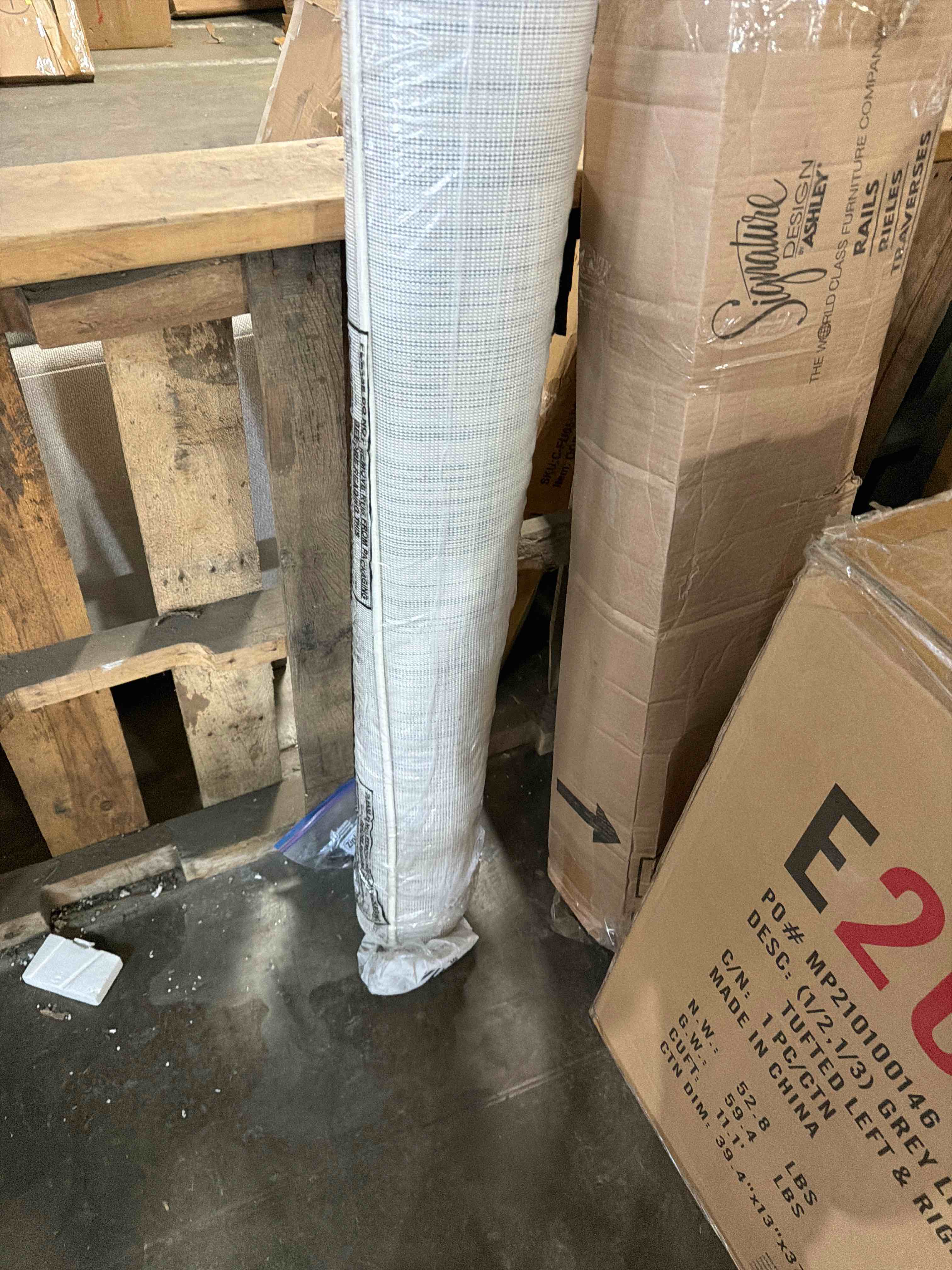 Condition photo showing New/Like New for JONATHAN Y Haze Solid Low-Pile Cream 7x7 Square Indoor Area Rug, Coastal,Bohemian,Minimalist,Classic, Easy-Cleaning for Living Room,Bedroom,Kitchen,Pet Friendly,Non-Shedding (SEU100T-7SQ)