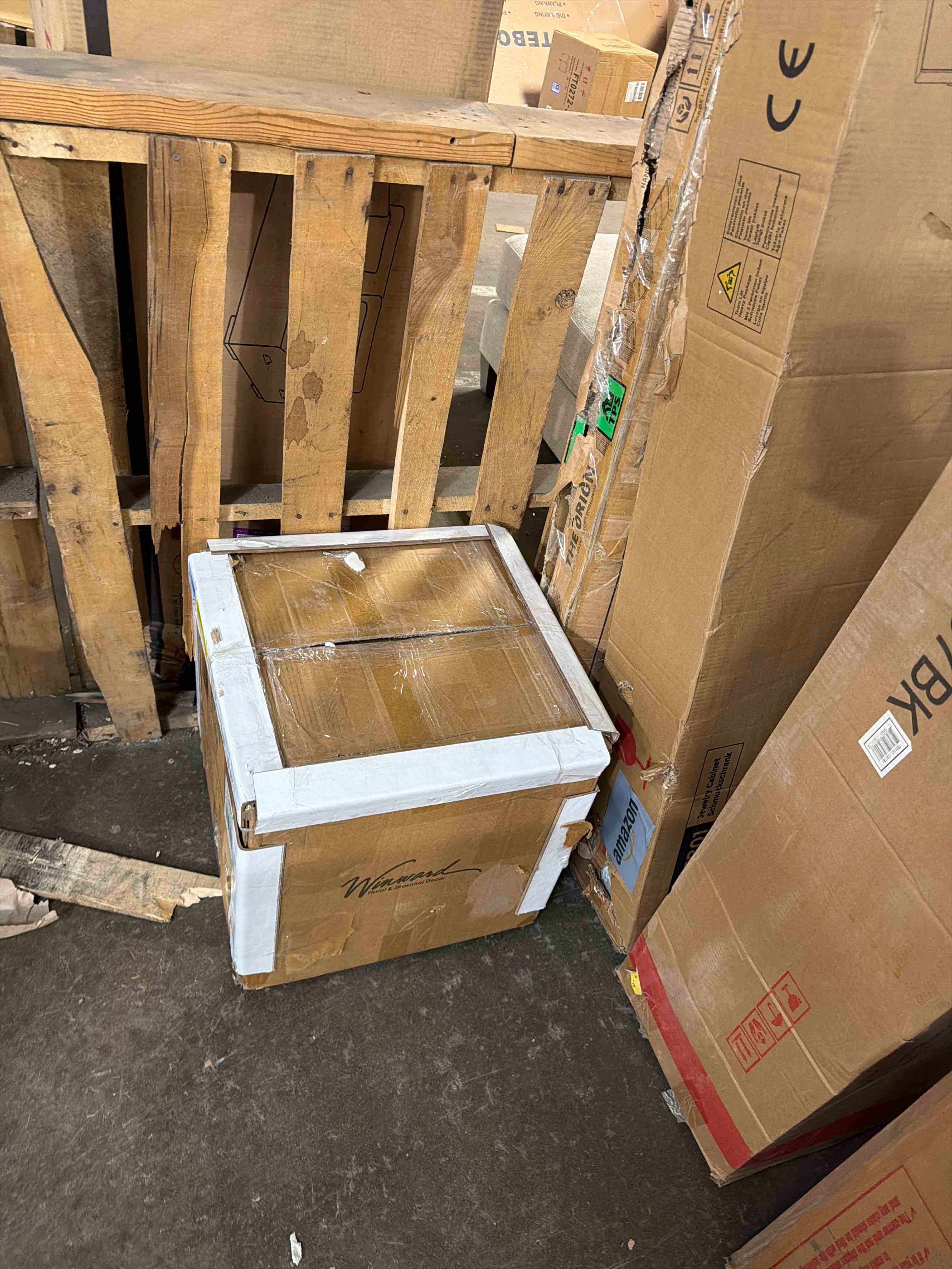 Condition photo showing New/Like New for One Allium Way Bates Urn Planter