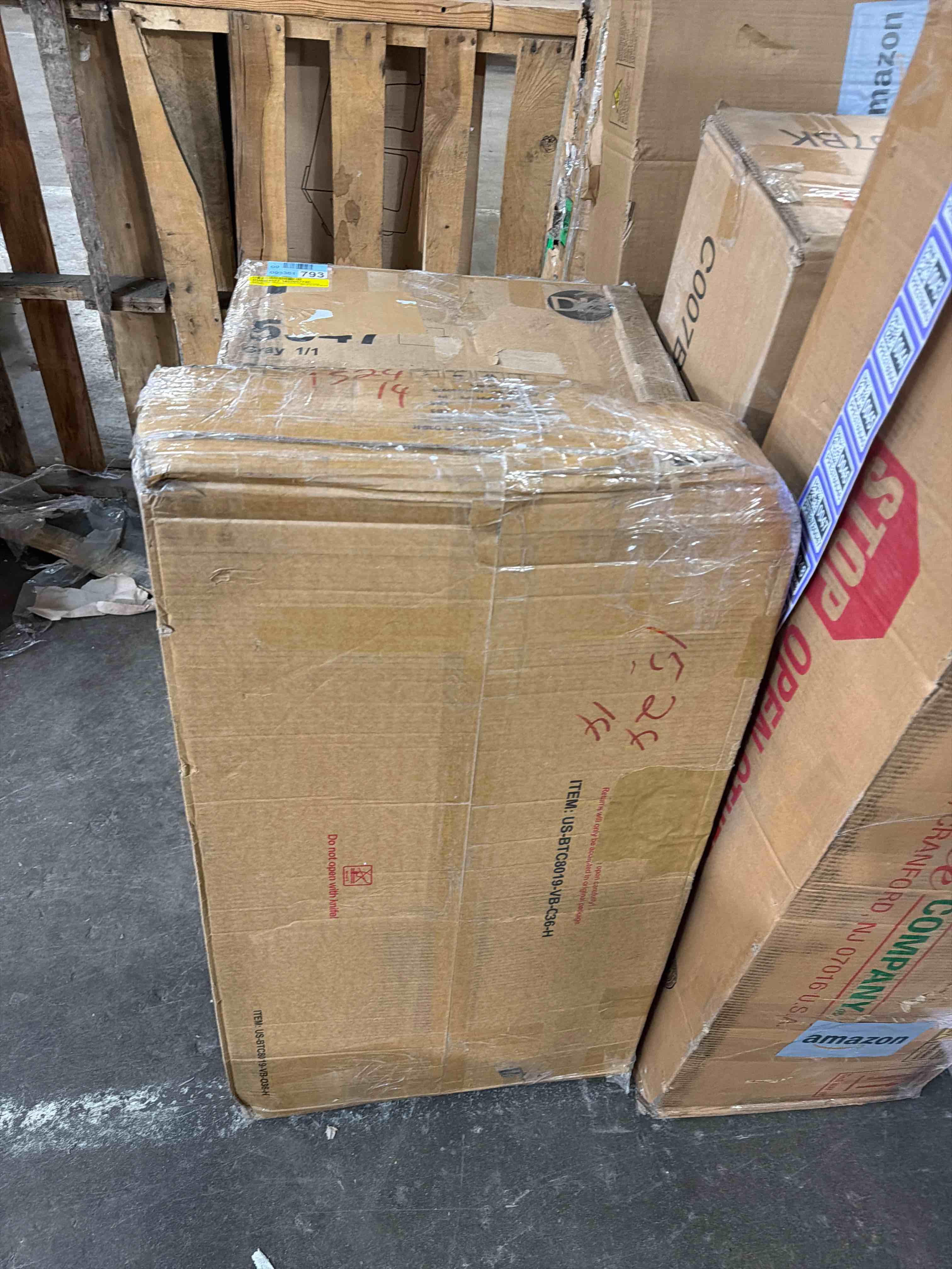 Condition photo showing New/Like New for Free Standing Farmhouse Style Bathroom Vanity with Storage