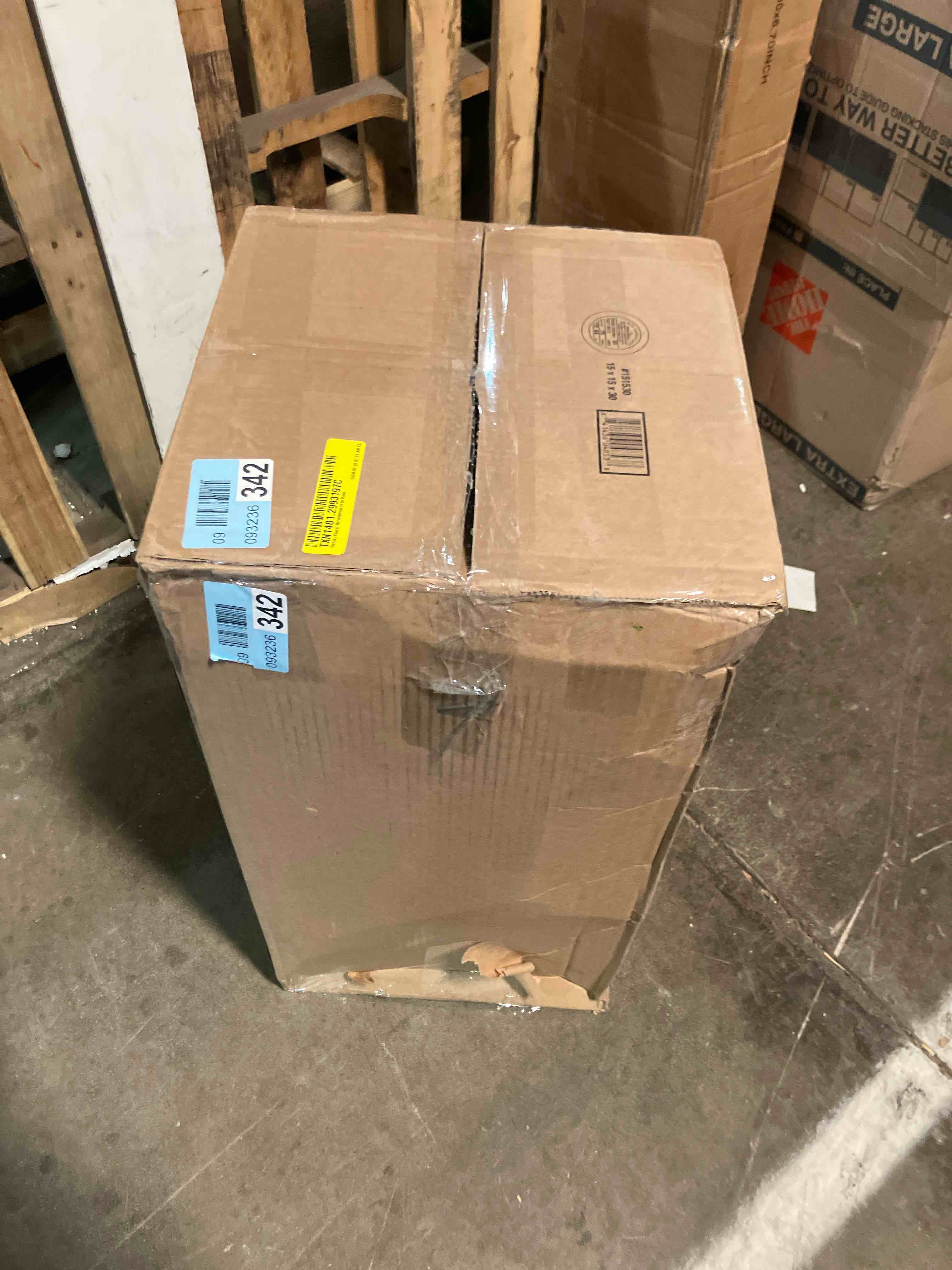 Condition photo showing Good Condition for Orchid Floral Arrangement in Vase - Elegant Artificial Flowers for Home Office