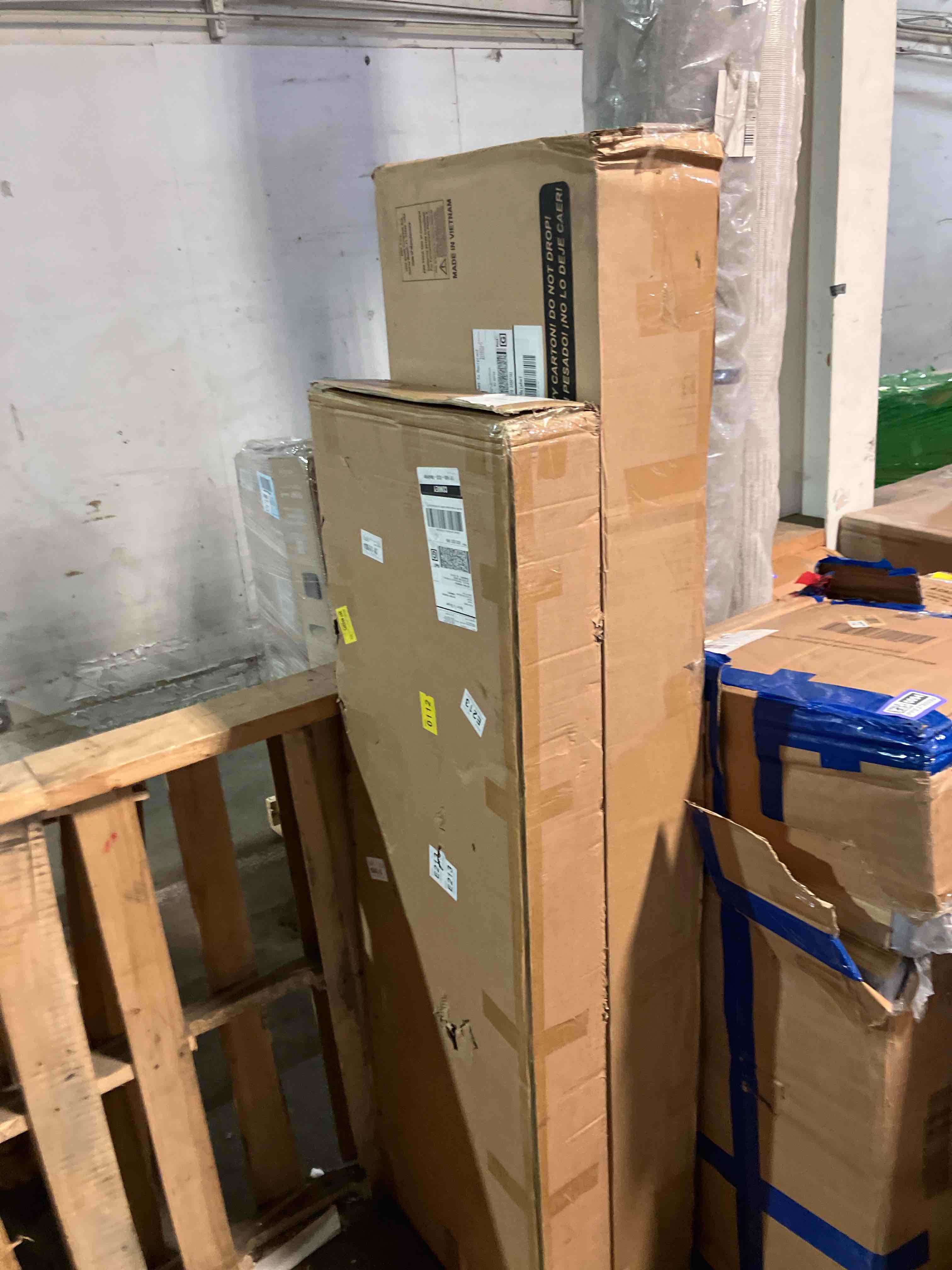 Condition photo showing New/Like New for 60"CHURCHILL PLANTER