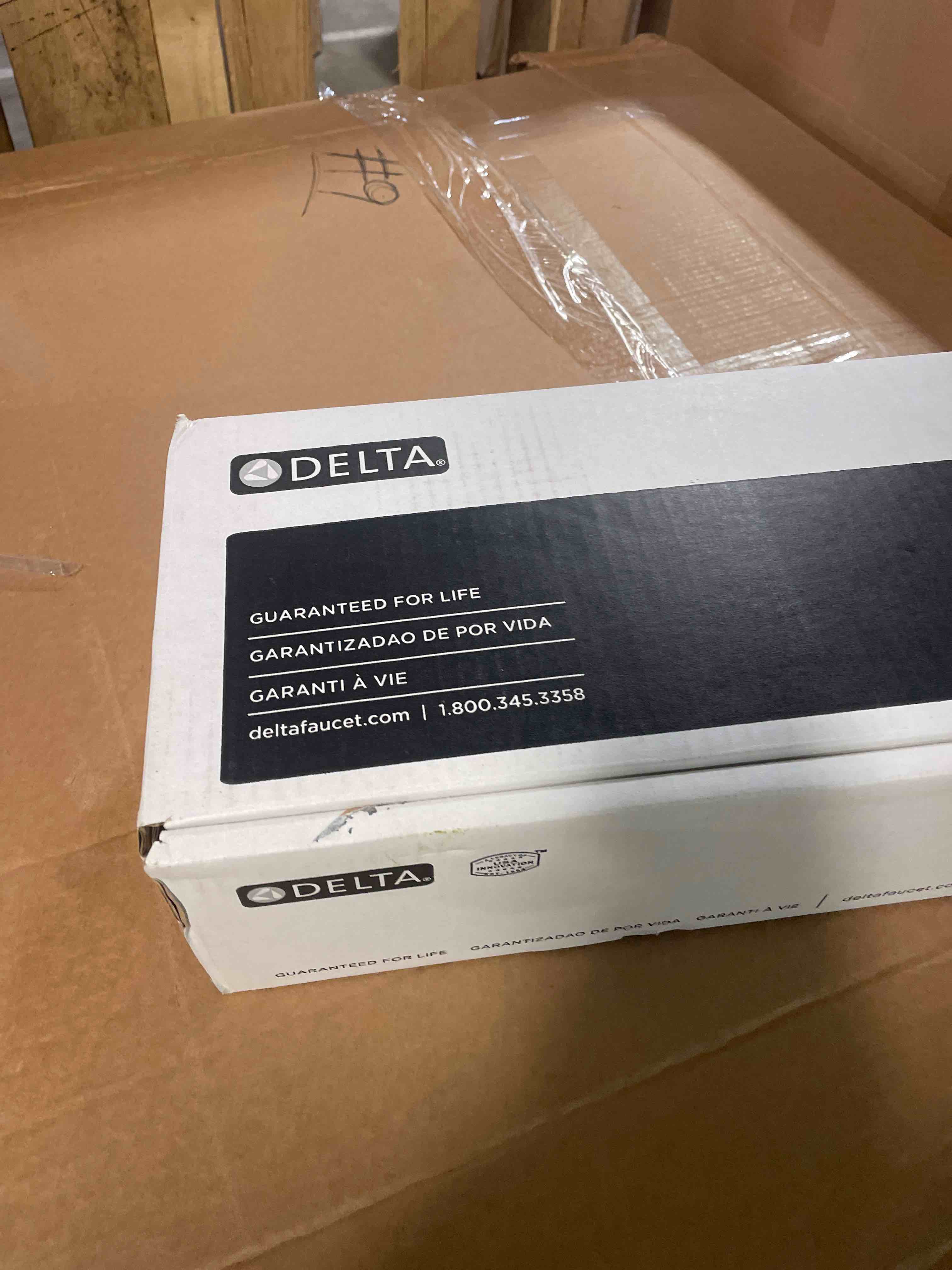 Condition photo showing New/Like New for Delta Arvo 1 Hole Brushed Gold Bathroom Faucet with Sprayer, Single Hole Bathroom Sink Faucet with Pull Out Sprayer for Vanity, Push-Pop Drain, Champagne Bronze 15840LF-CZPD