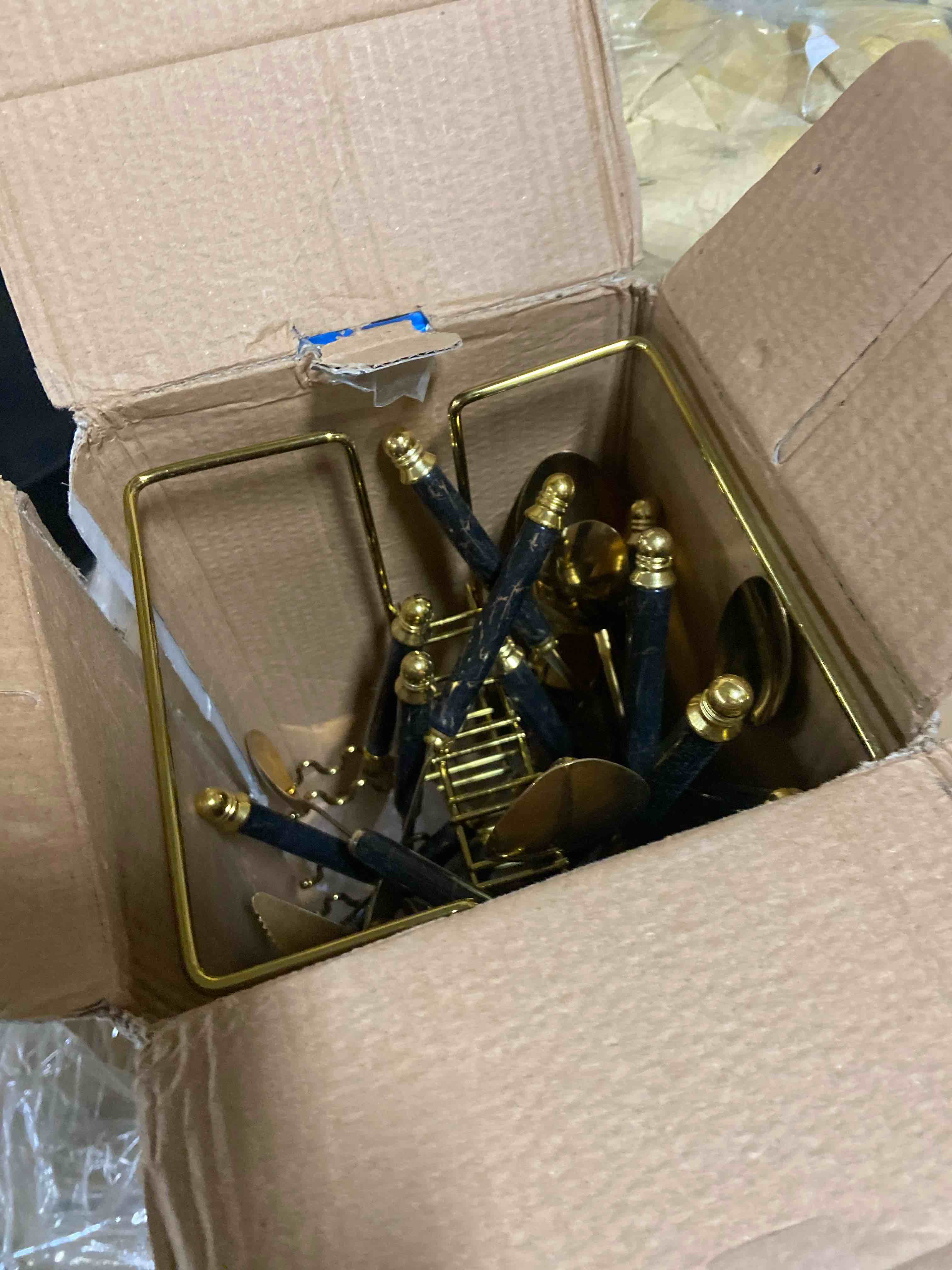 Condition photo showing New/Like New for 1Set Cutlery set, Special Western Steak Flatware with 24 Knives, Forks And Spoons, Stylish Versatile Cultured High-end Tableware for Coffee Dessert Cake Ice Cream Bread, Hotel Kitchen Household Tableware, Gift Box Packaging, Table Decoration