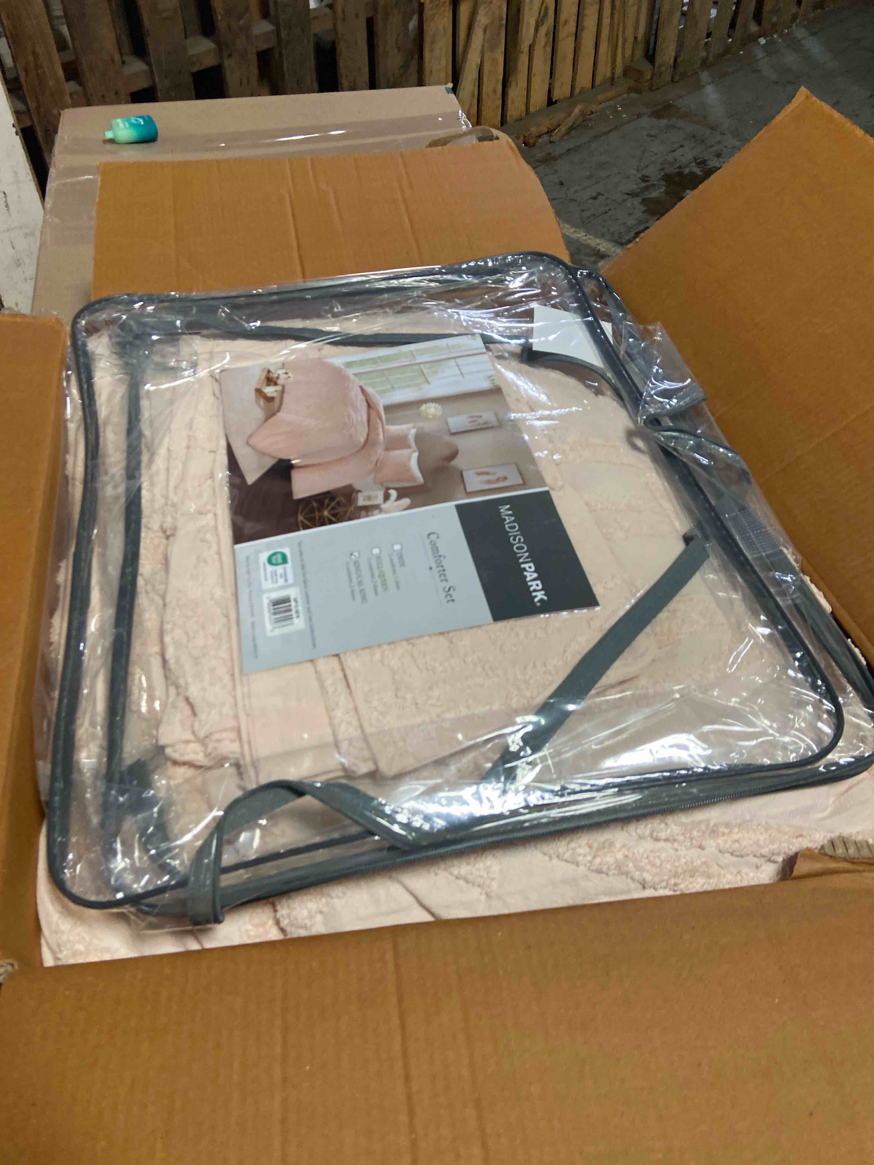 Condition photo showing New/Like New for 3pc King/California King Cecily Cotton Chenille Medallion Comforter Set - Blush: Elegant, All-Season, Reversible, Oeko-Tex Certified