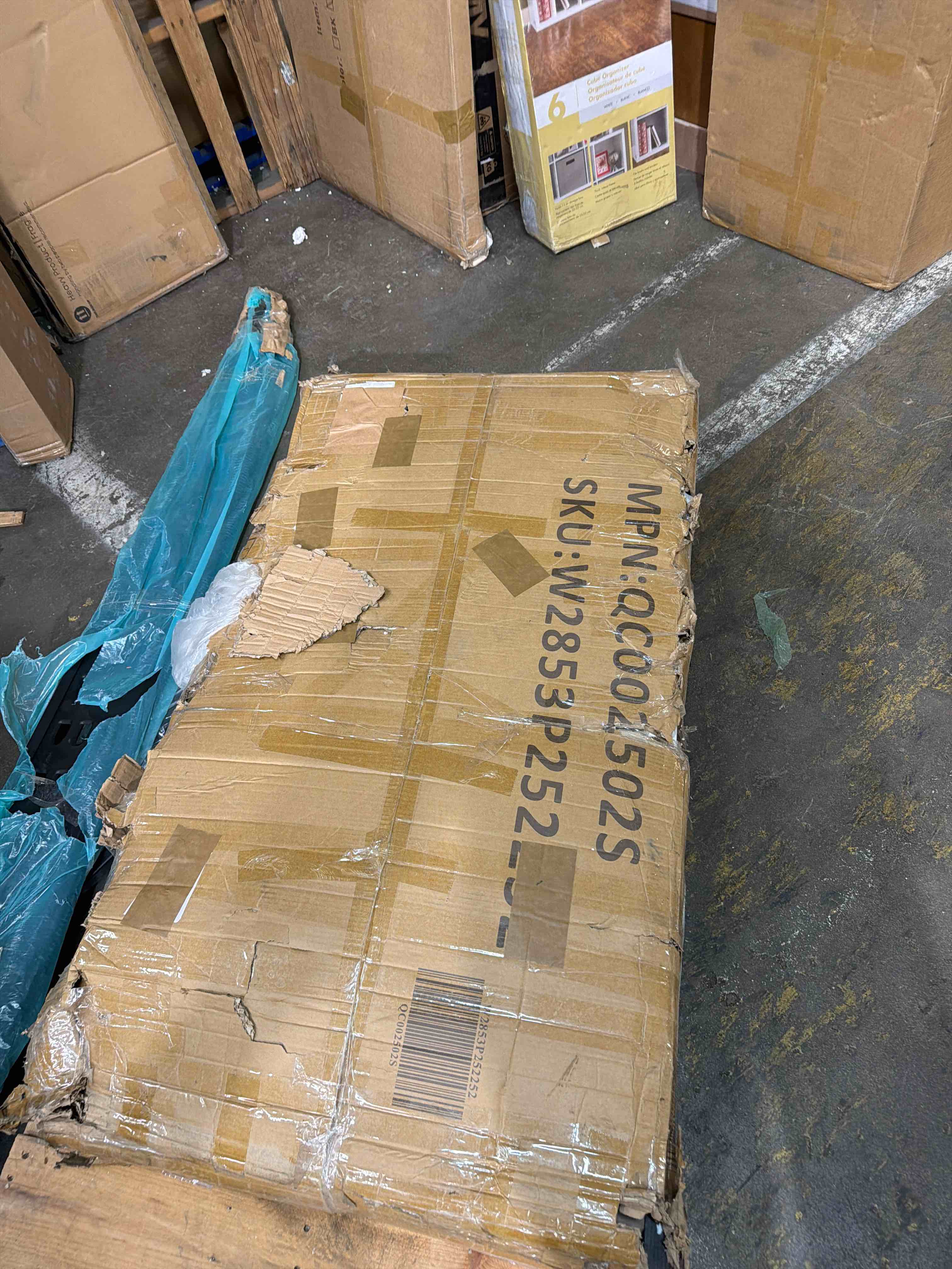 Condition photo showing Good Condition for 51.18" Tempered Glass Coffee Table, Luxury Sofa Coffee Table with 31  