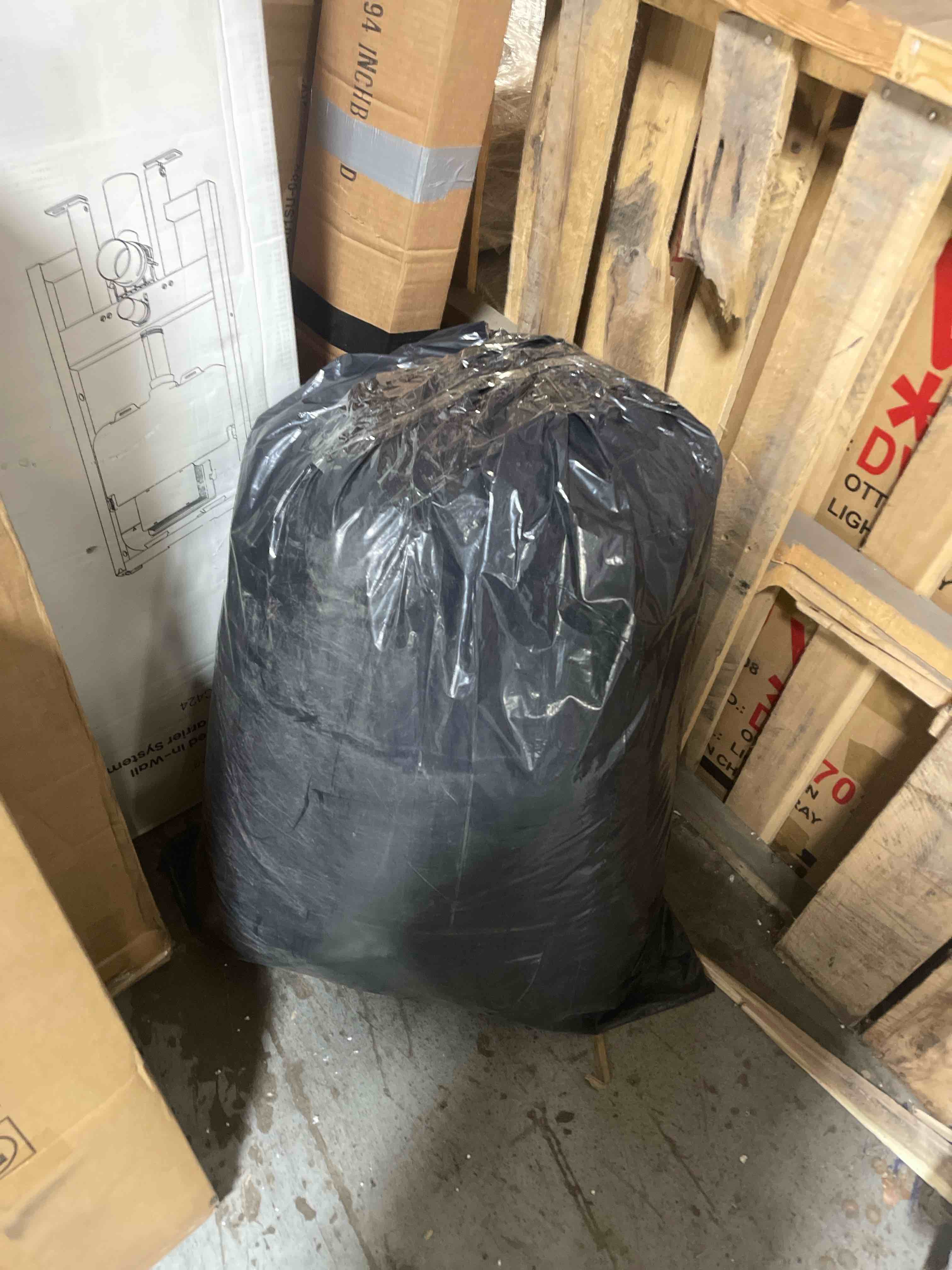 Condition photo showing Good Condition for Tommy Bahama Raw Coast Cotton Reversible 5 Piece Comforter Set - Queen