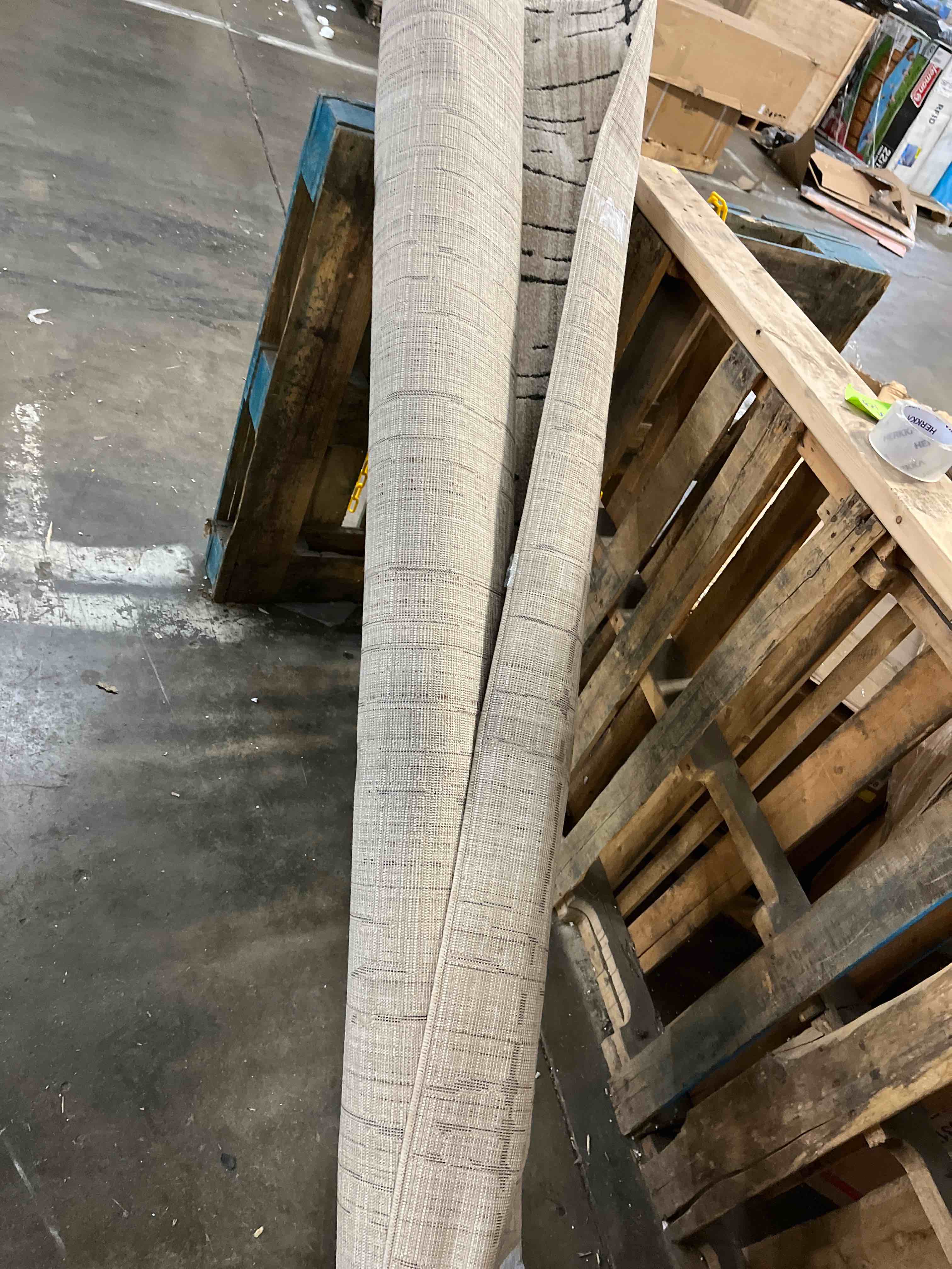 Condition photo showing New/Like New for Loloi Darby Collection DAR-06 Sand/Dk. Grey 7'-10" x 10' Area Rug Sand / Dk. Grey 7'10" x 10' (Rectangular)