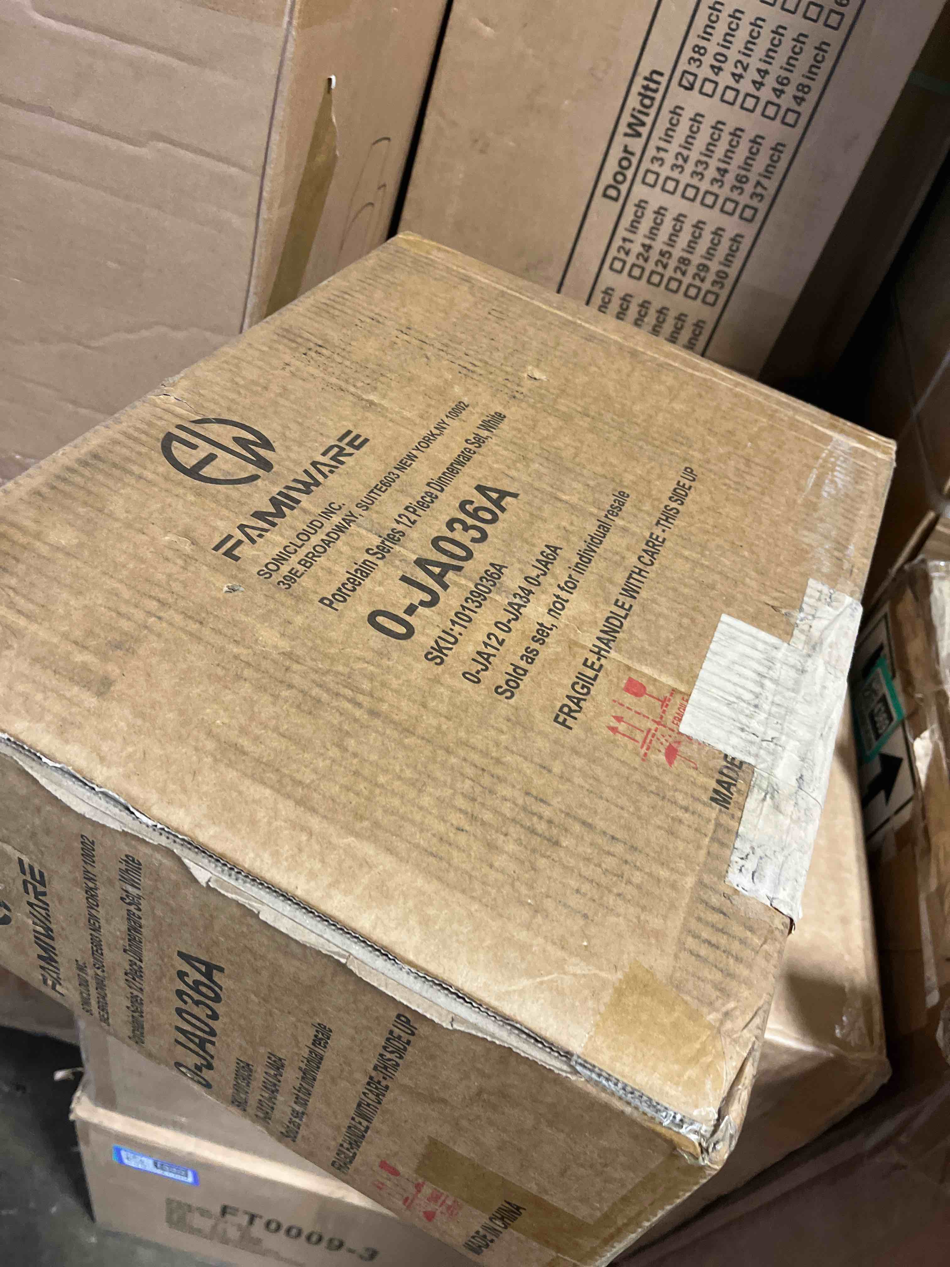 Condition photo showing New/Like New for MALACASA 12 Pieces Porcelain Dinnerware Set, Modern White Dish Set for 4, Premium Serving Plates and Bowls Sets, Chip and Scratch Resistant Dishware Sets Kitchen Dishes Dining Ware Set, Series LEAH Ivory White 12 Piece (Service for 4)