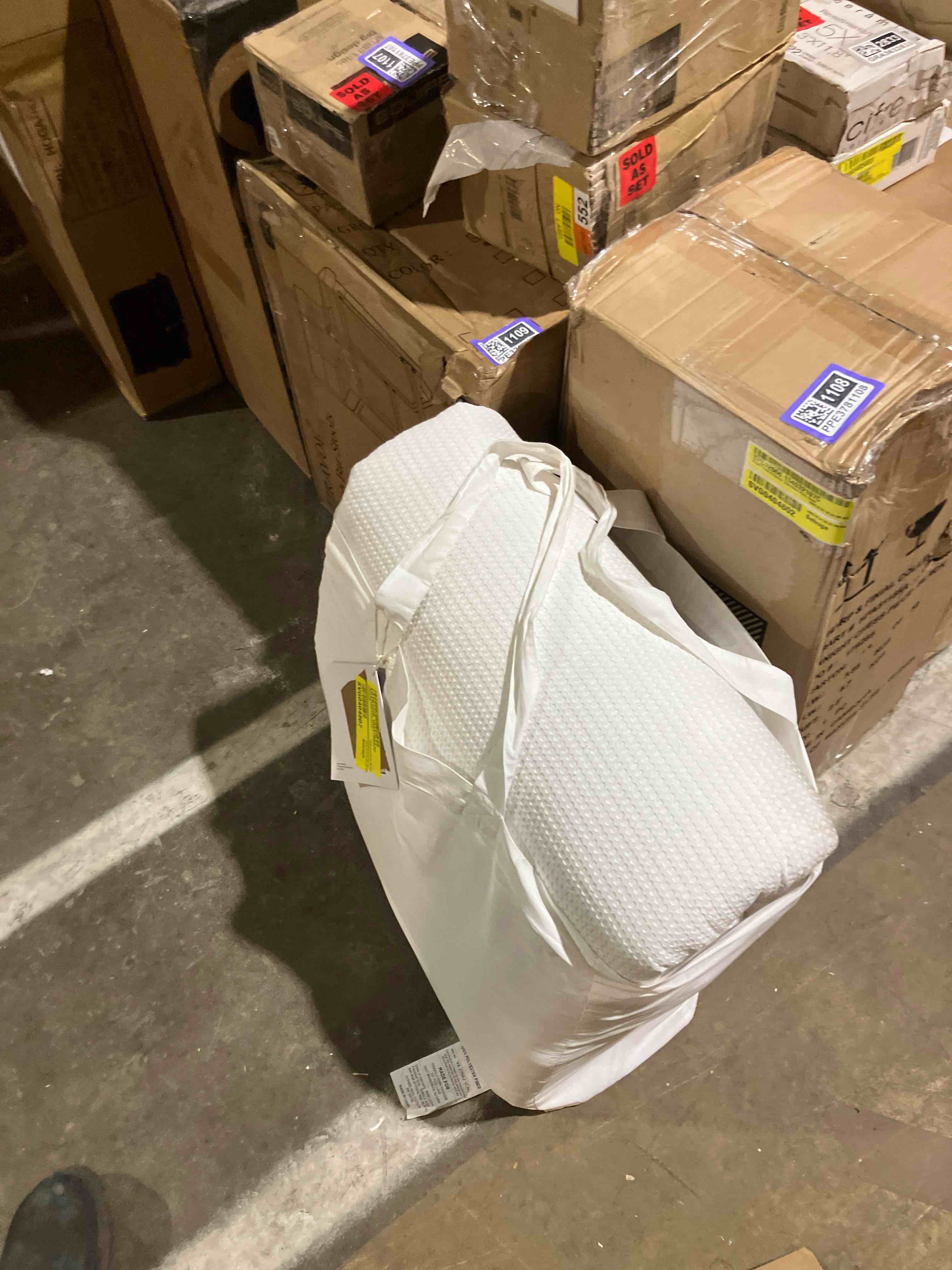 Condition photo showing Good Condition for Felix Cotton Waffle Comforter Set (Dirty) 