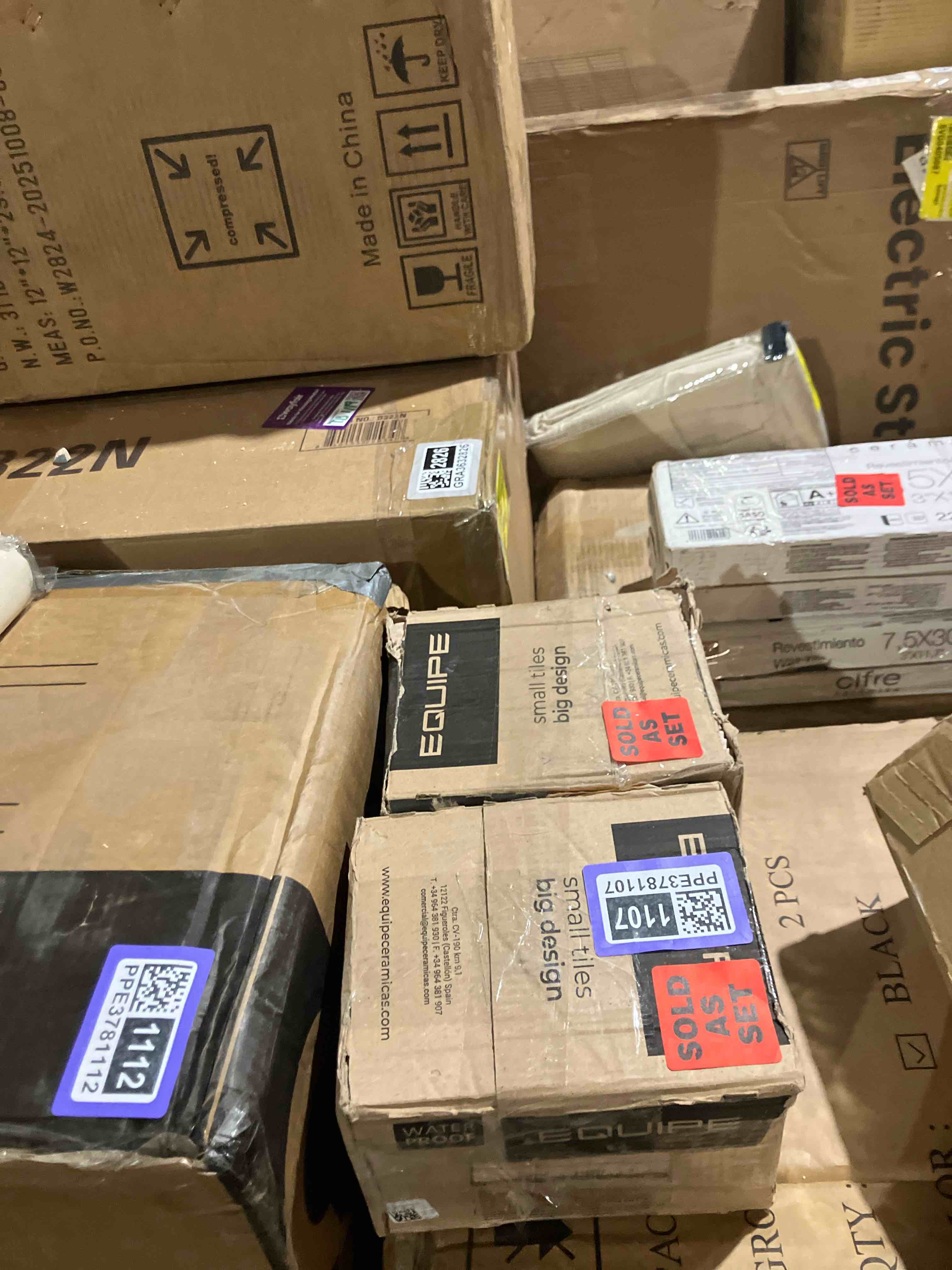 Condition photo showing New/Like New for Kingston White 3 in. x 8 in. Glazed Ceramic Wall Tile (5.38 sq. ft./case