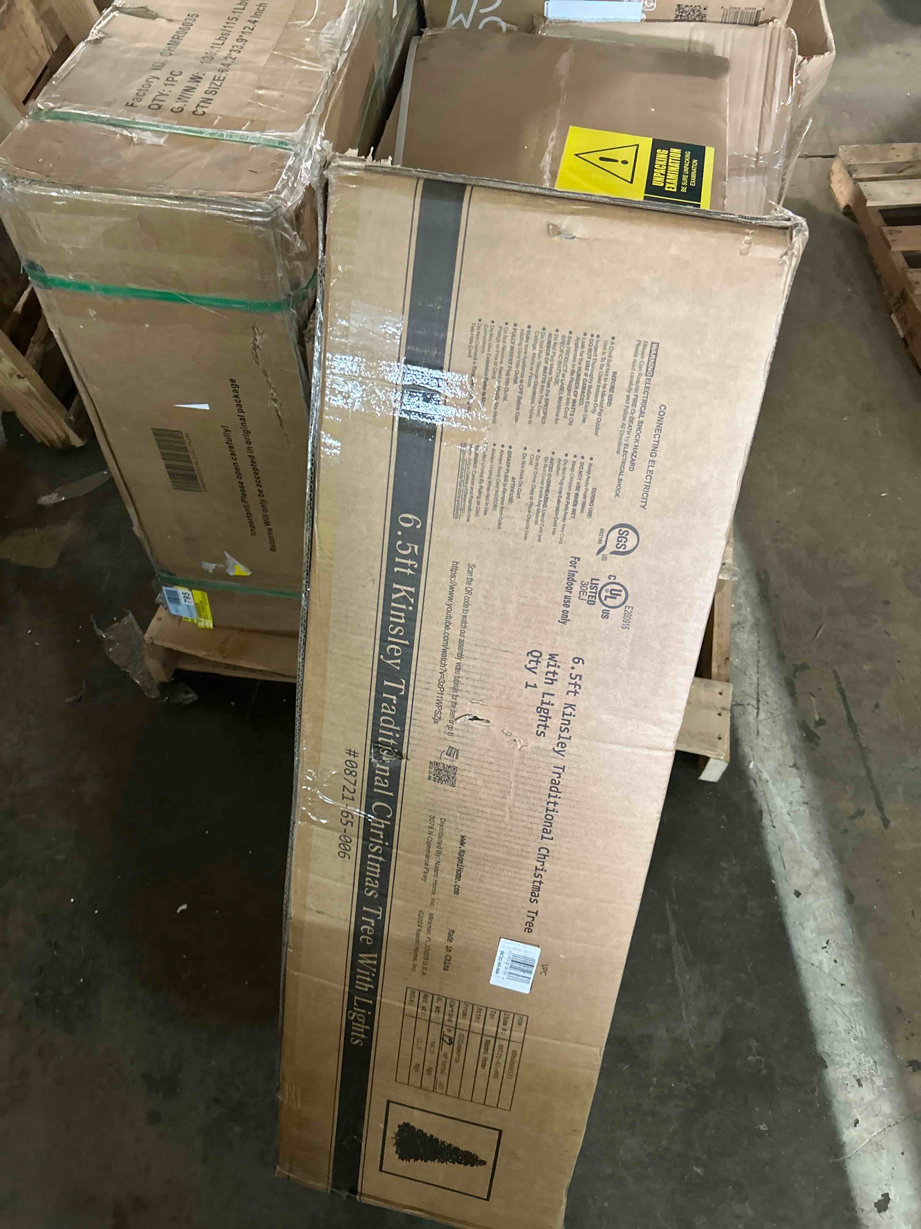 Condition photo showing New/Like New for Naomi Home 6.5ft Traditional Christmas Tree with Lights, Realistic Classic Christmas Tree Prelit with 3156 Branch Tips, 450 Warm Lights and Metal Stand, Aritificial Christmas Tree