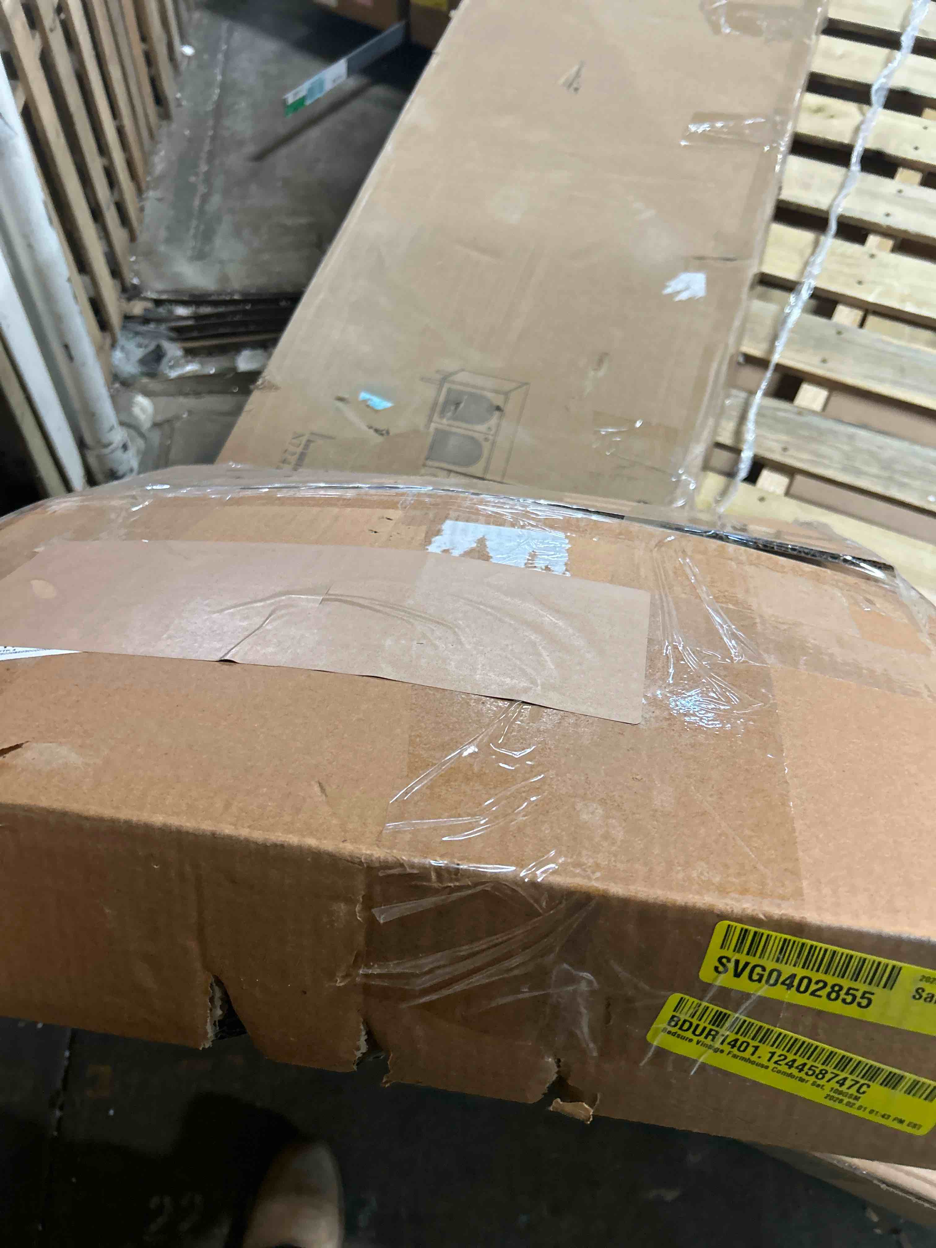 Condition photo showing Good Condition for Bedsure Vintage Farmhouse Comforter Set(Box Has been Open)