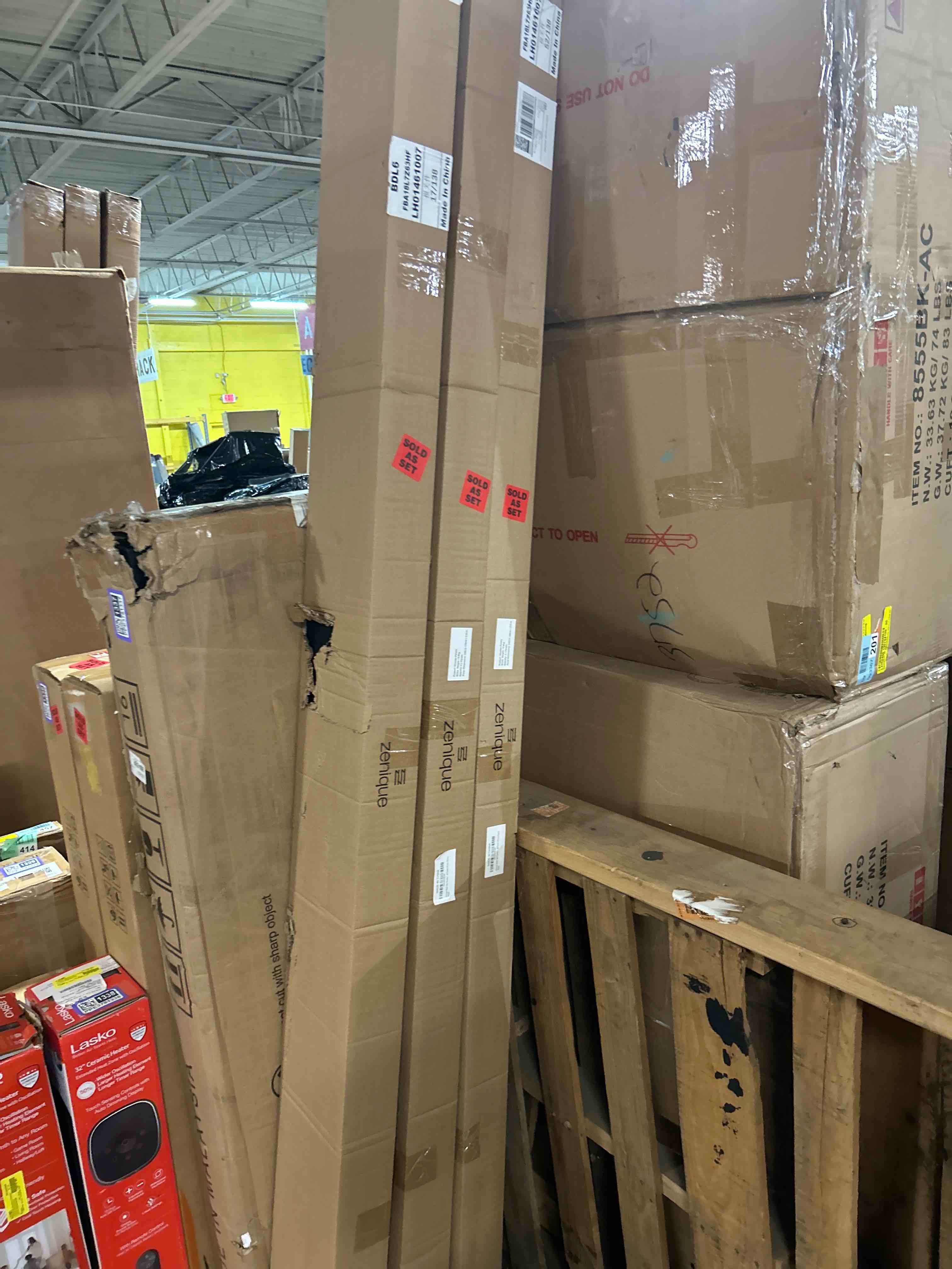Condition photo showing New/Like New for YLL YLL Wood Wall Panels Acoustic Wall Panels for Interior Wall Decoration Two 94.68" x 12.79" Wood Slat Sall Paneling 3D soundproof Wall Panels Wood Ceiling Black Oak