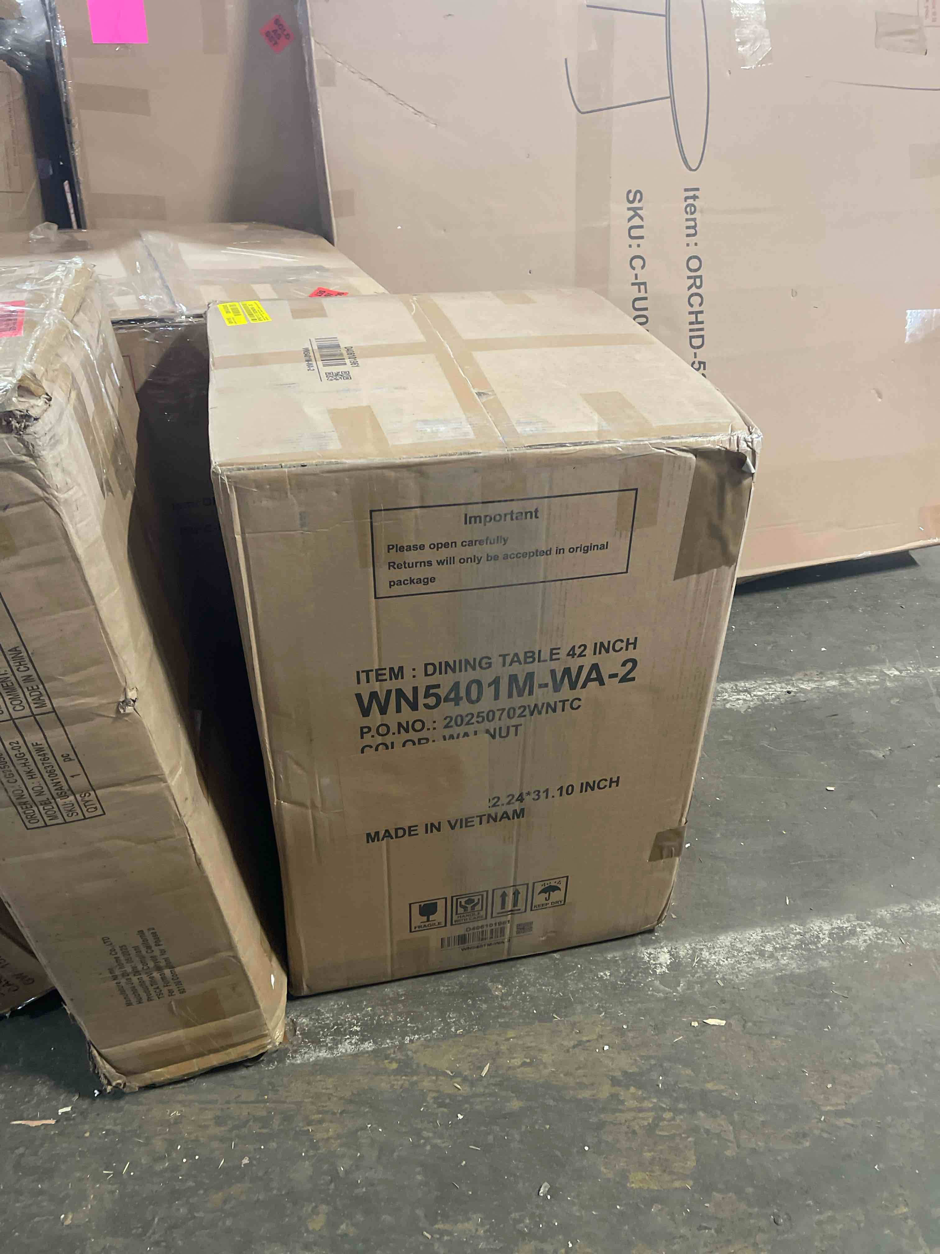 Condition photo showing New/Like New for Pedestal Elegant Wood Texture Round Dining Table