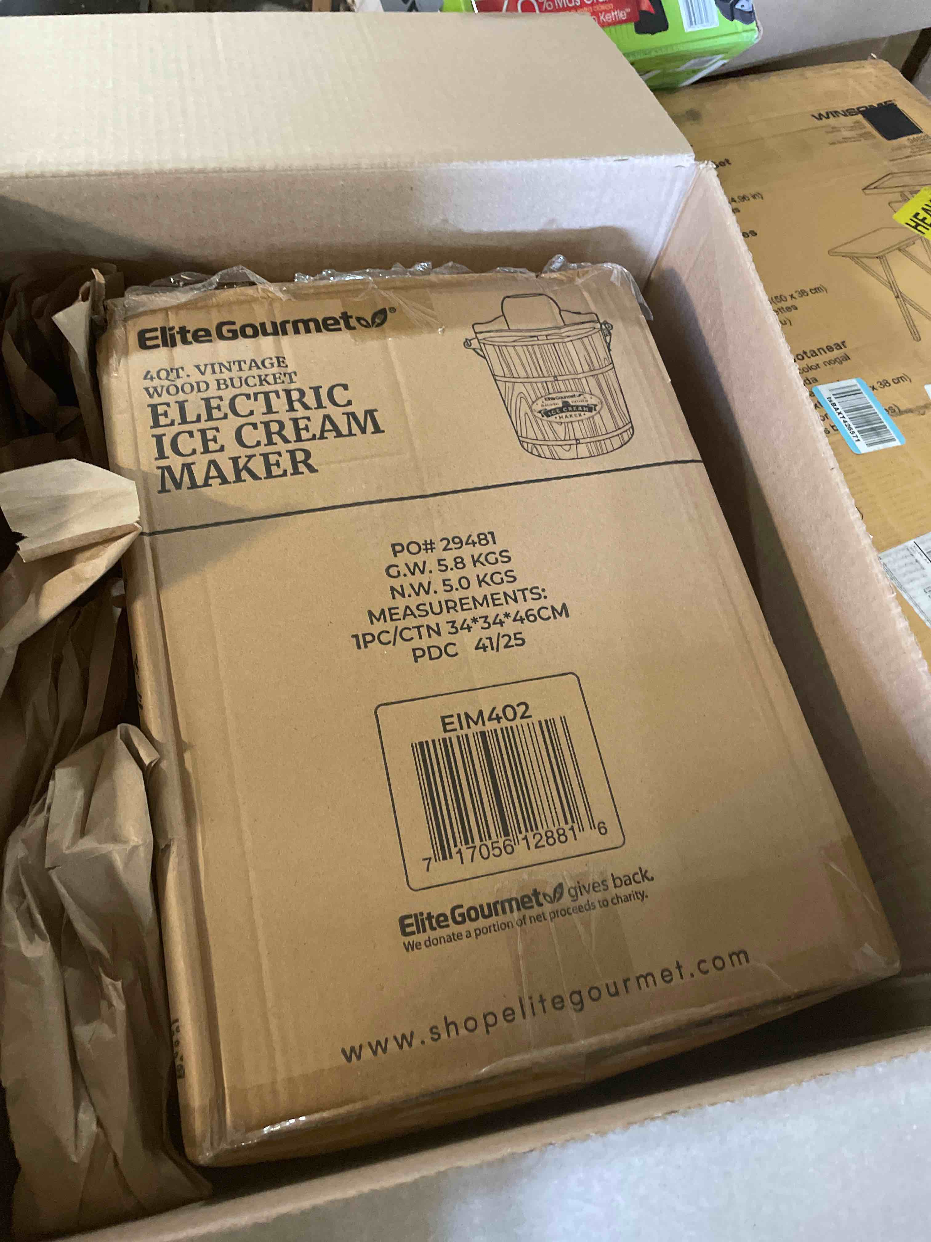 Condition photo showing Good Condition for Elite Gourmet EIM402 Old Fashioned 4 Quart Vintage Wood Bucket Electric Ice Cream Maker Machine, Bonus Classic Die-Cast Hand Crank for Churning, Uses Ice and Rock Salt Churns Ice Cream in Minutes Pine