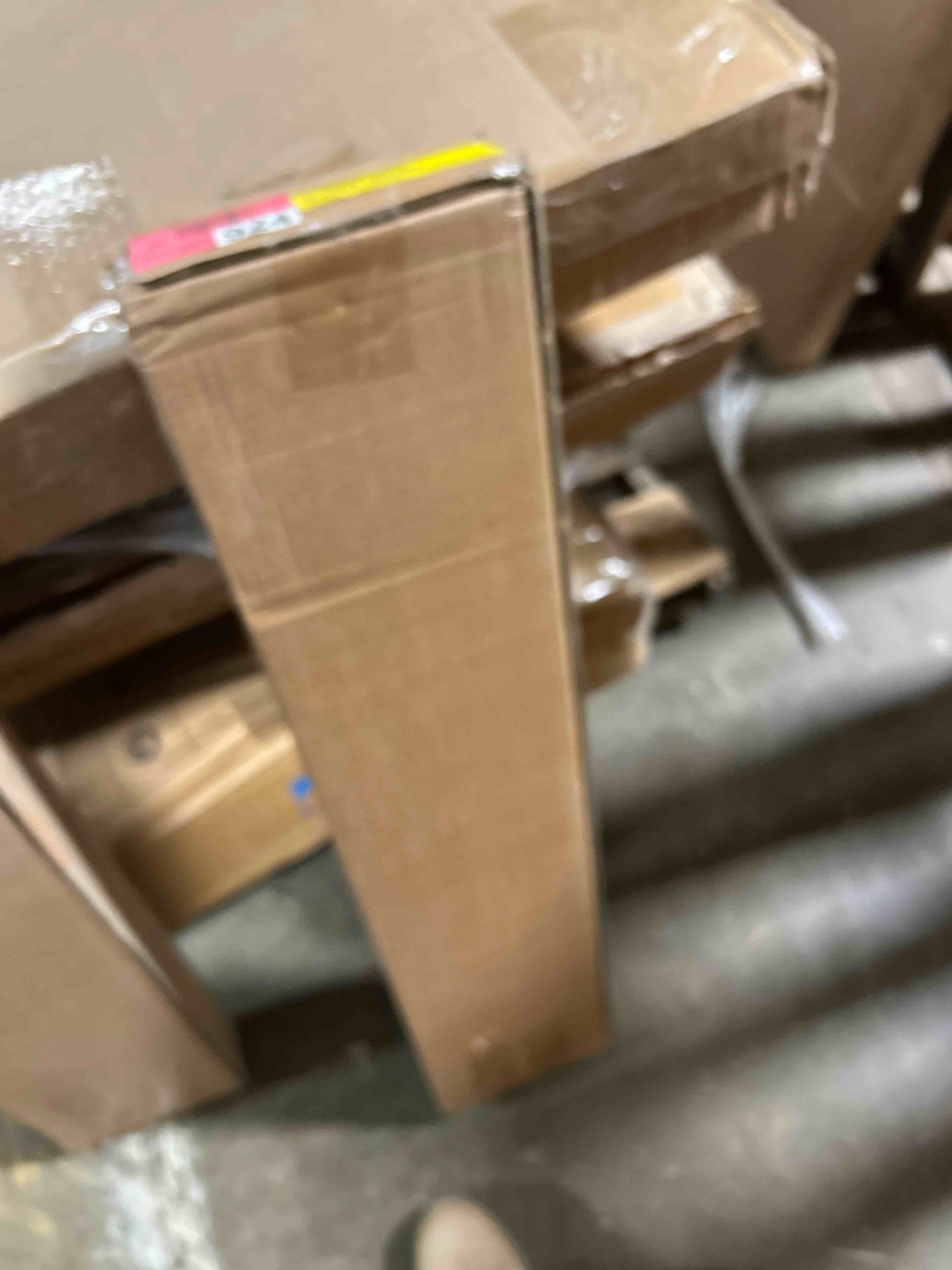 Condition photo showing Good Condition for Room Darkening Horizontal Blind