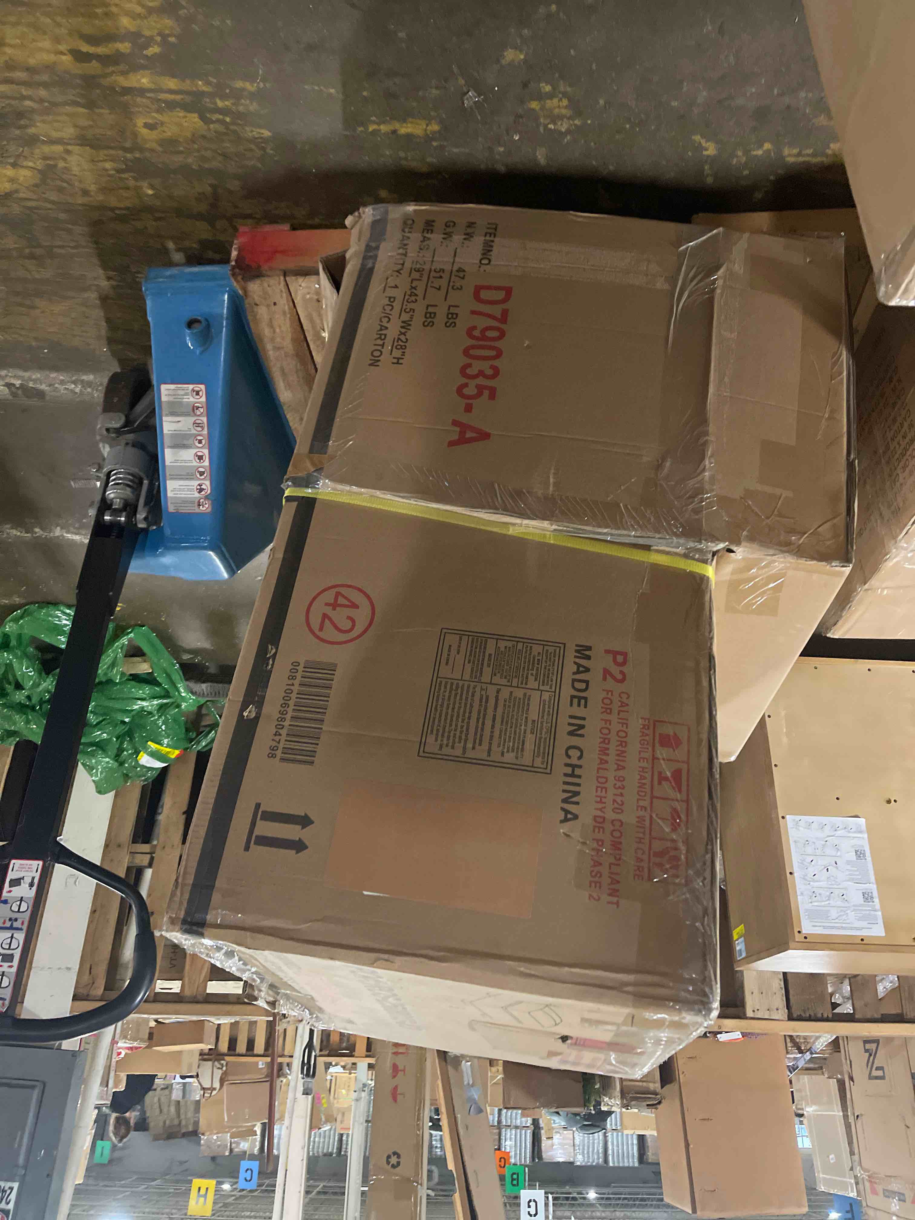 Condition photo showing New/Like New for Pashko Velvet Slipper Chair