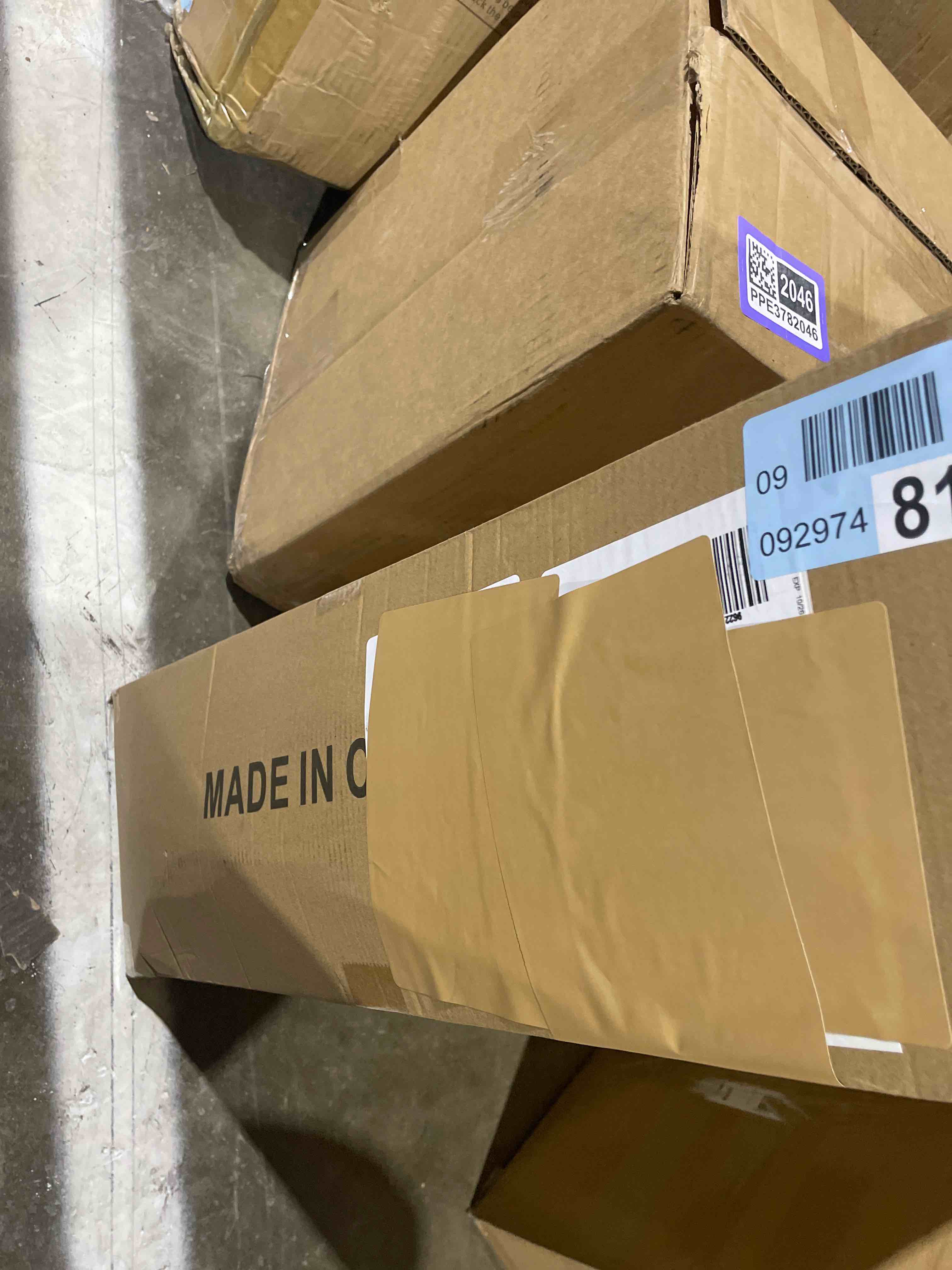 Condition photo showing Good Condition for Ceiling Fans with Lights, 48 inch Low Profile Ceiling Fan with Light and Remote Control, Flush Mount, Reversible, 3CCT, Dimmable LED, Noiseless, White Ceiling Fan for Bedroom, Dining Room (used) 