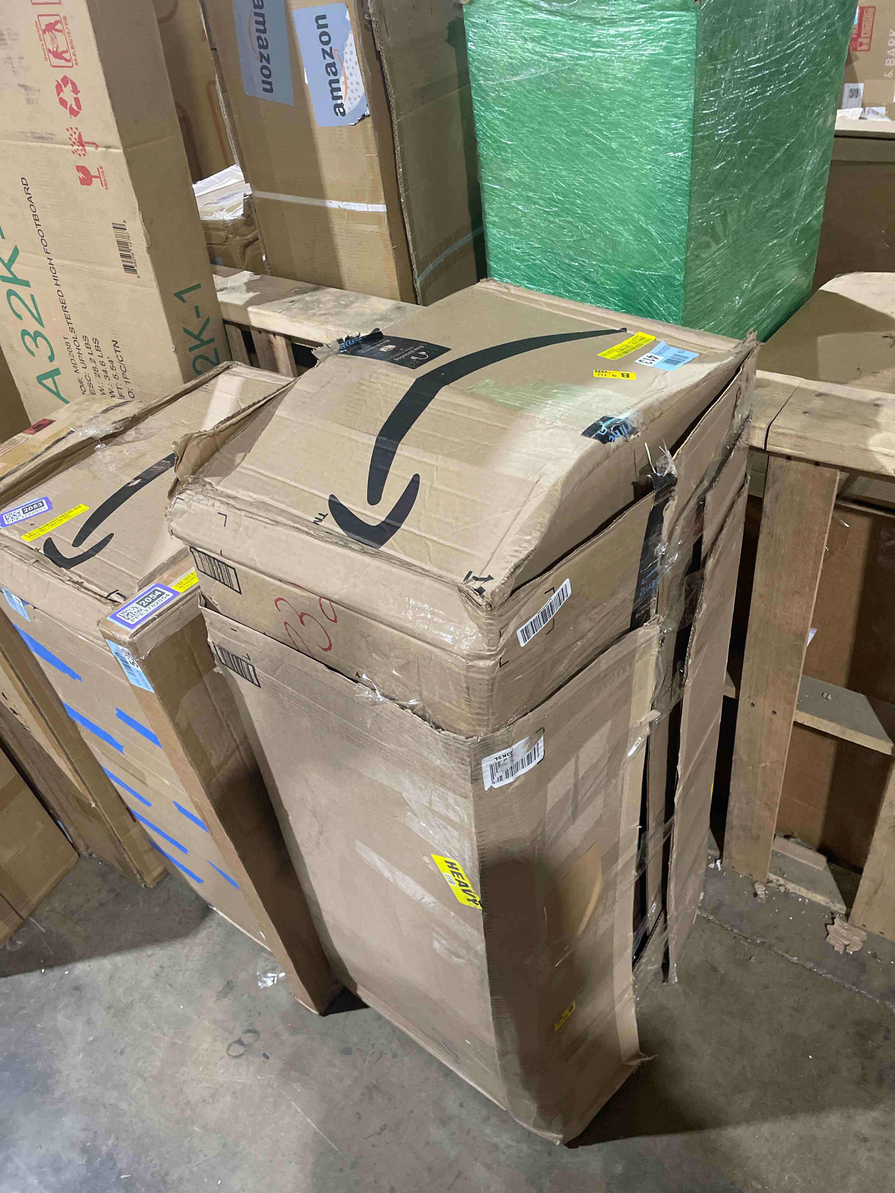 Condition photo showing Good Condition for 47.2" Oval Coffee Table With Storage, Fluted Accent Center Table (used)